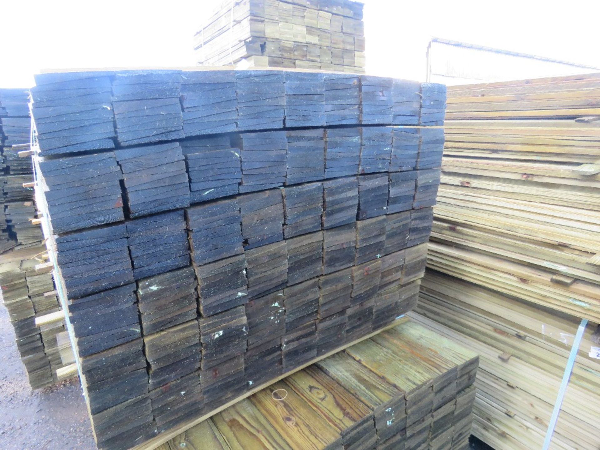 BUNDLE OF PRESSURE TREATED FEATHER EDGE TIMBER CLADDING: 0.9M LENGTH X 10CM WIDTH APPROX. - Image 2 of 3