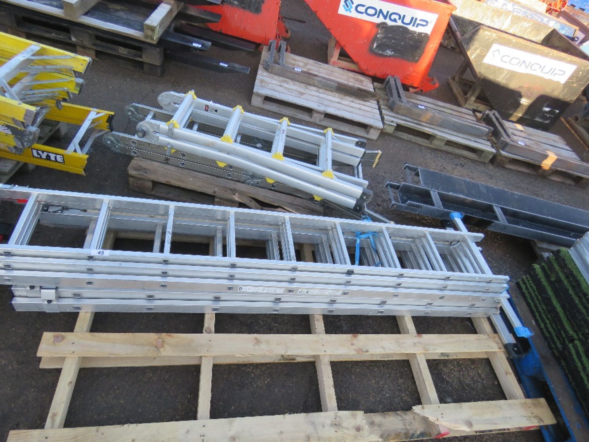 2 X ALUMINIUM 3 STAGE LADDERS WITH STABILISING BASES, 8FT CLOSED LENGTH APPROX. THIS LOT IS SOLD UND - Image 3 of 3