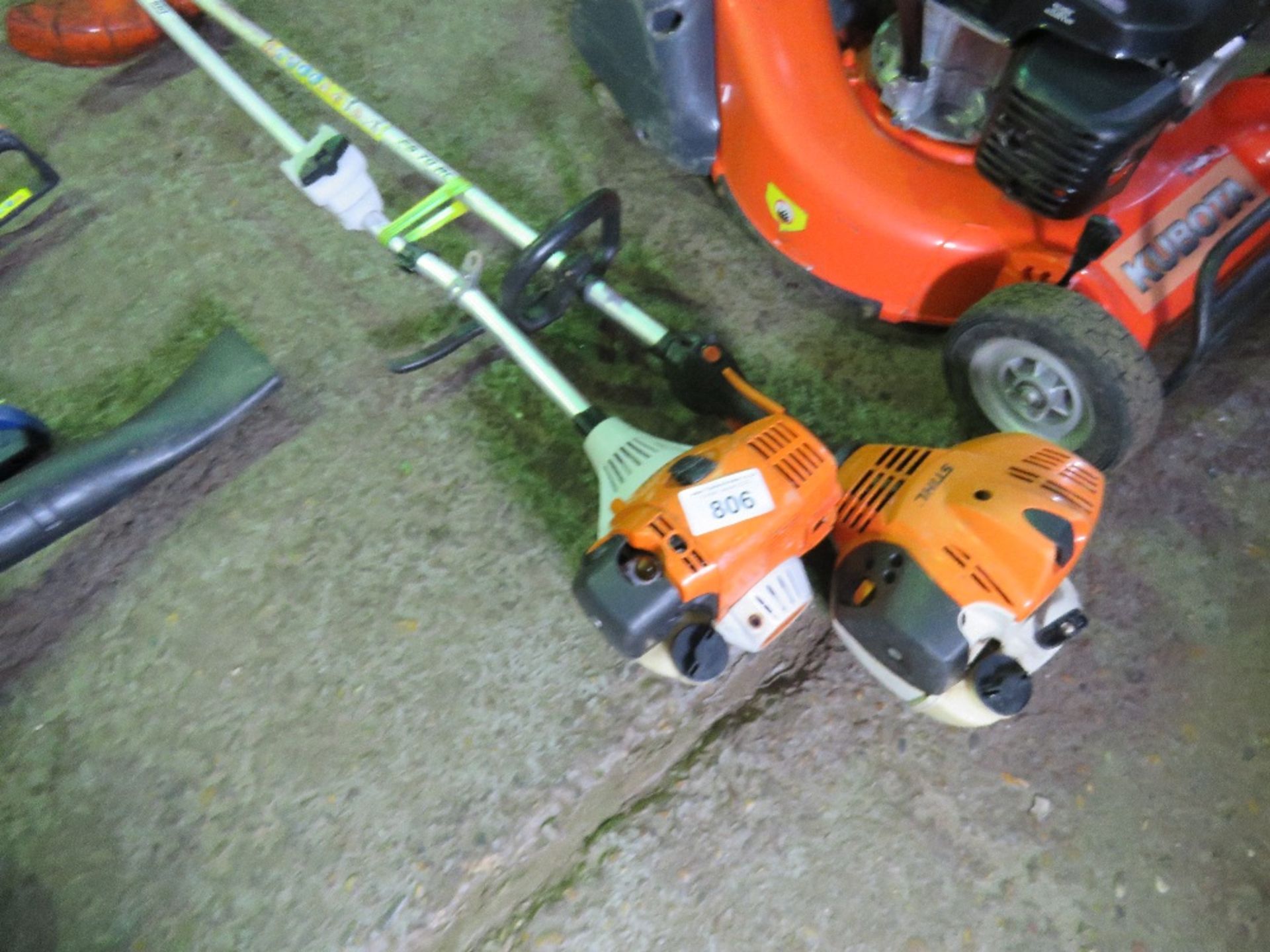 2 X STIHL PETROL ENGINED STRIMMERS: ONE HAS A BENT/DAMAGED SHAFT. THIS LOT IS SOLD UNDER THE AUCTION