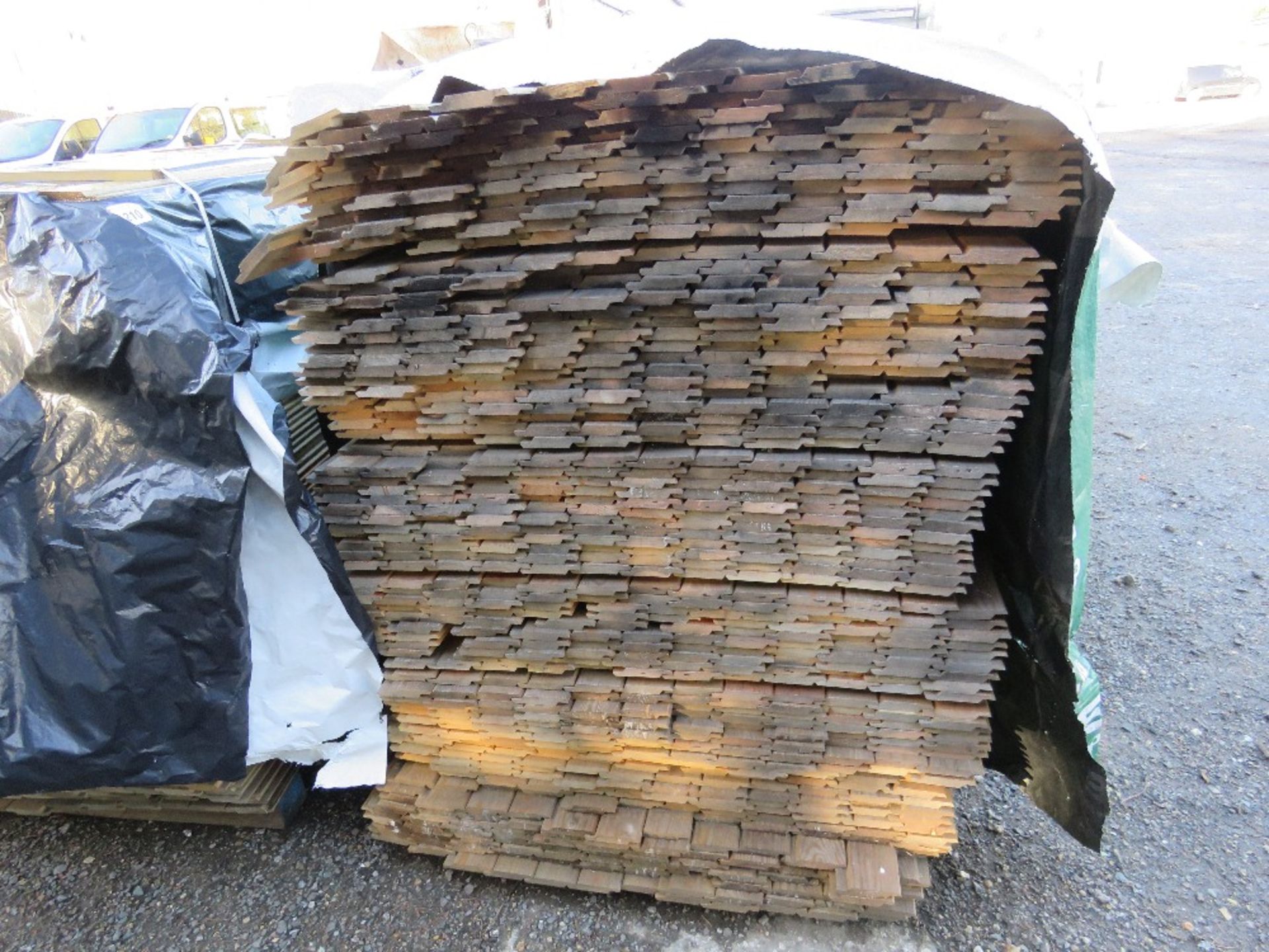 EXTRA LARGE PACK OF UNTREATED SHIPLAP FENCE CLADDING TIMBER BOARDS. SIZE: 1.73M LENGTH X 95MM WIDTH - Image 2 of 3