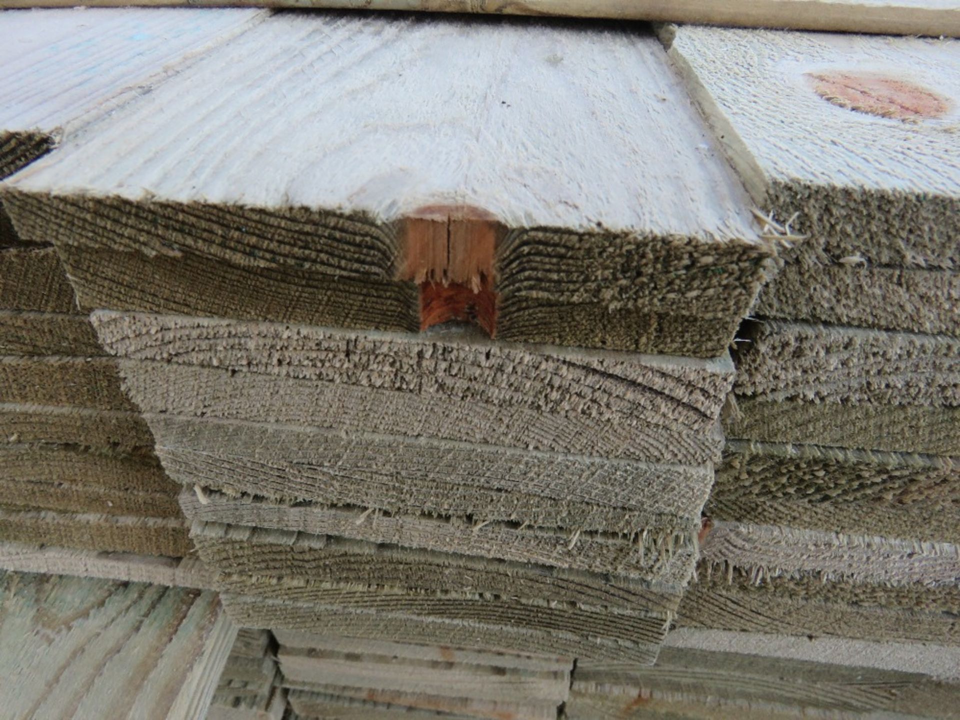 LARGE PACK OF TREATED FEATHER EDGE FENCE CLADDING TIMBER BOARDS. SIZE: 1.2M LENGTH X 10CM WITH APPRO - Image 3 of 3