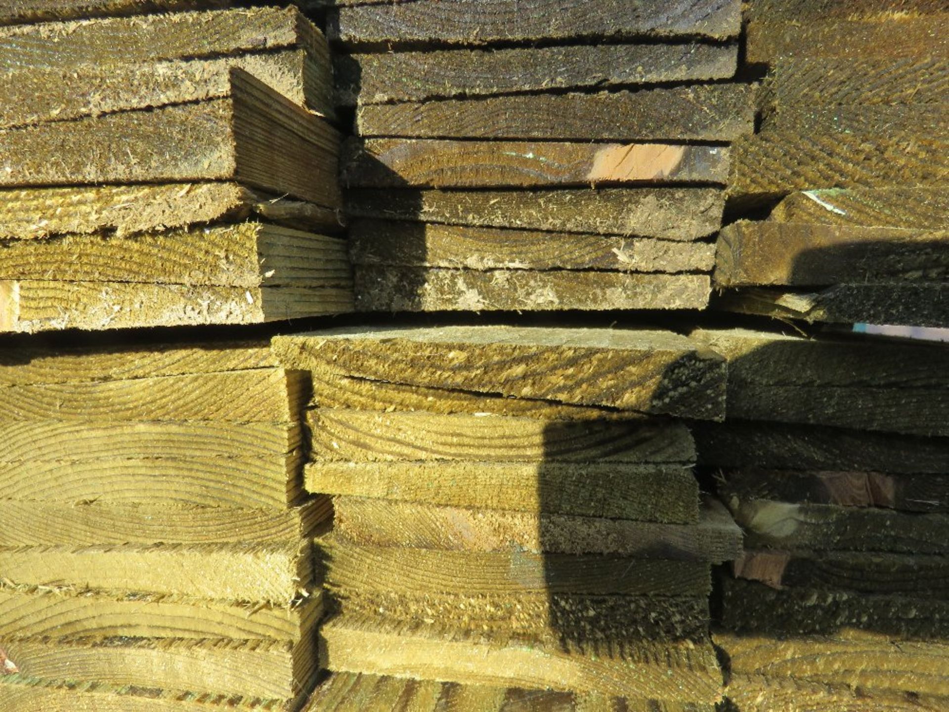 LARGE BUNDLE OF PRESSURE TREATED FEATHER EDGE TIMBER CLADDING: 1.65M LENGTH X 10CM WIDTH APPROX. - Image 3 of 3