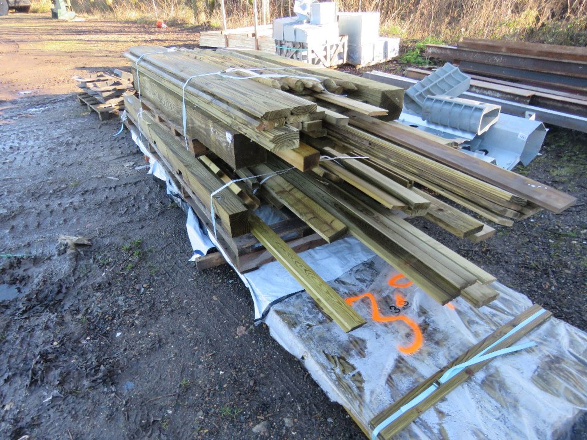 STACK OF ASSORTED FENCING TIMBERS, RAILS AND POSTS ETC.