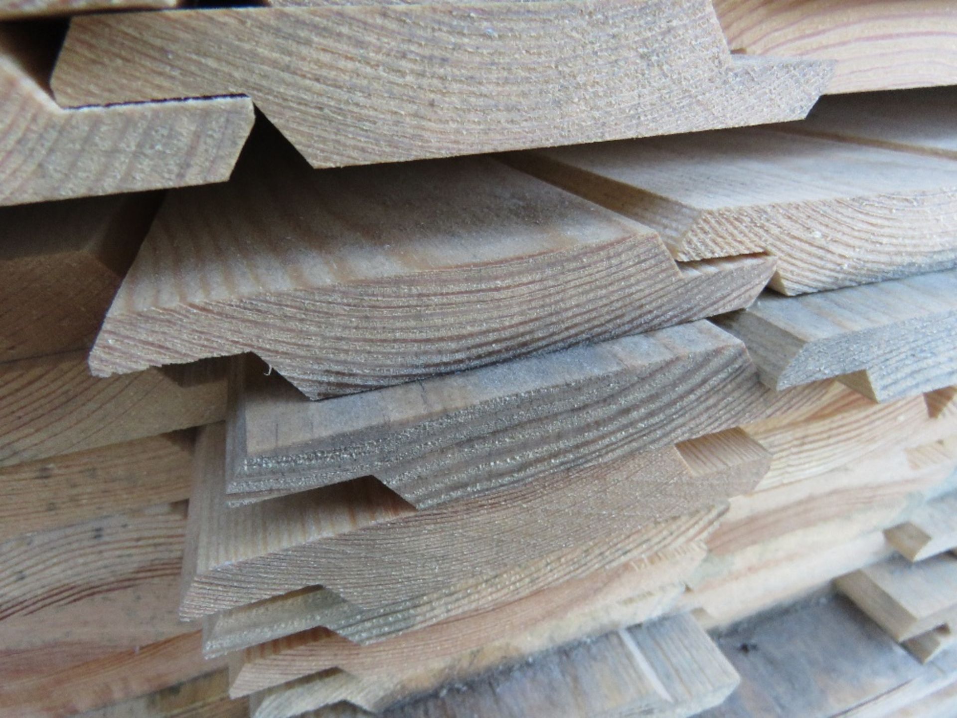 EXTRA LARGE PACK OF UNTREATED SHIPLAP FENCE CLADDING TIMBER BOARDS. SIZE: 1.73M LENGTH X 95MM WIDTH - Image 3 of 3