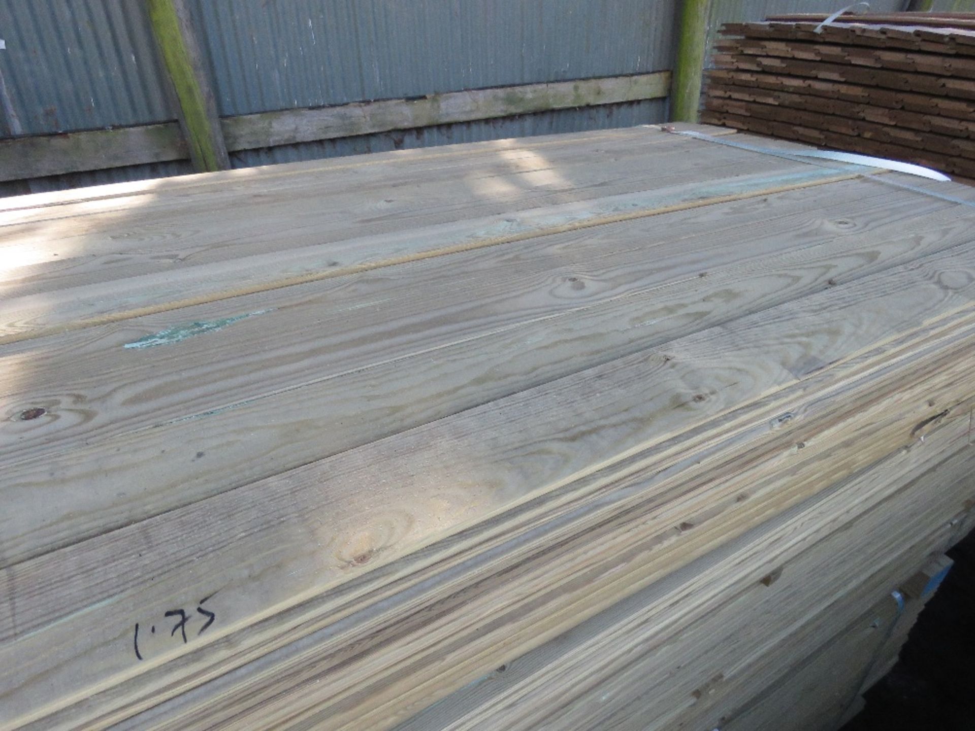 PACK OF HIT AND MISS TYPE PRESSURE TREATED FENCE CLADDING TIMBER BOARDS. 1.75M LENGTH X 100MM WIDTH - Image 3 of 3