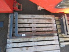 PAIR OF FORKLIFT TINES.
