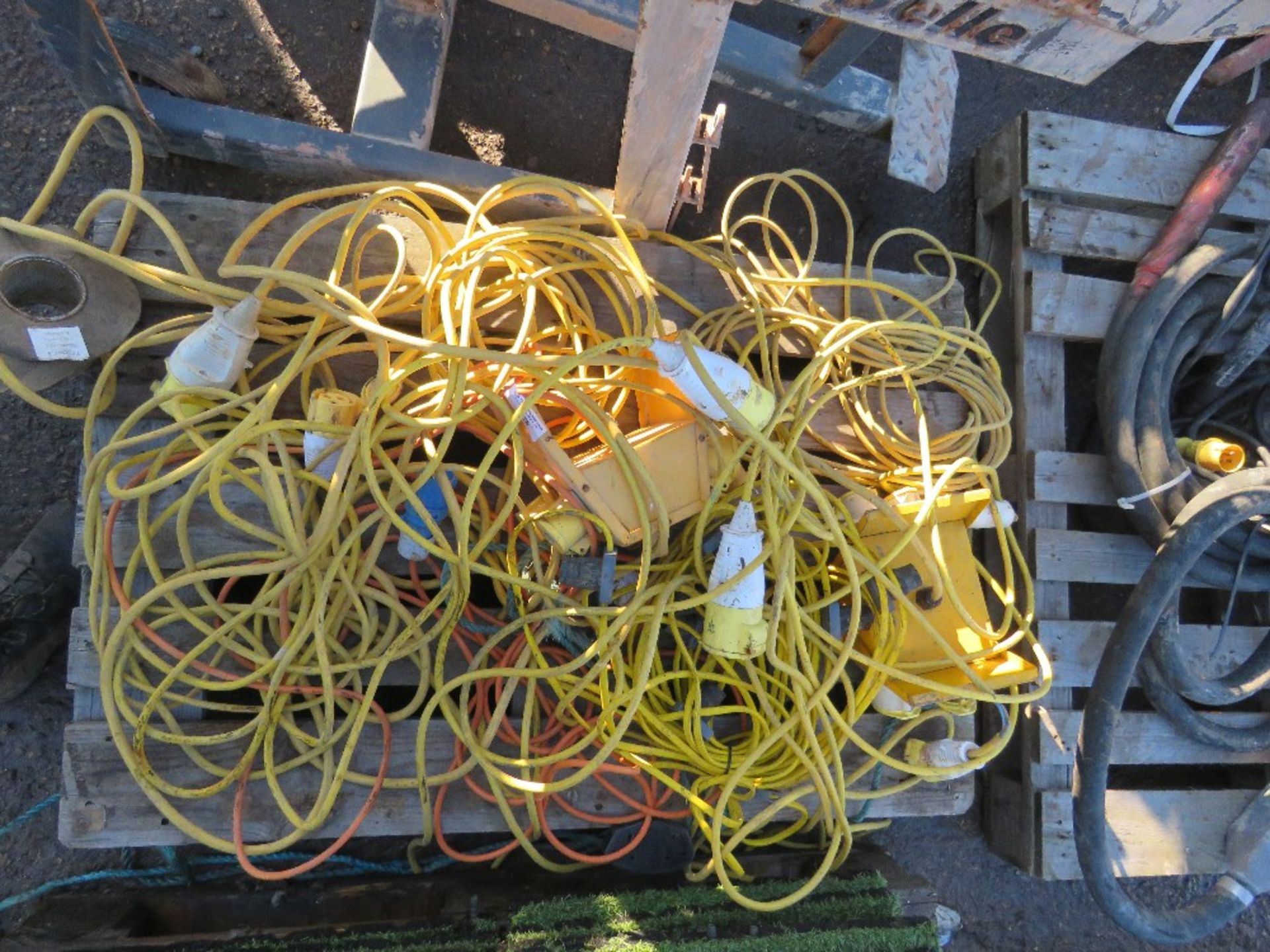 ASSORTED 110VOLT EXTENSION LEADS. THIS LOT IS SOLD UNDER THE AUCTIONEERS MARGIN SCHEME, THEREFORE NO - Image 2 of 2