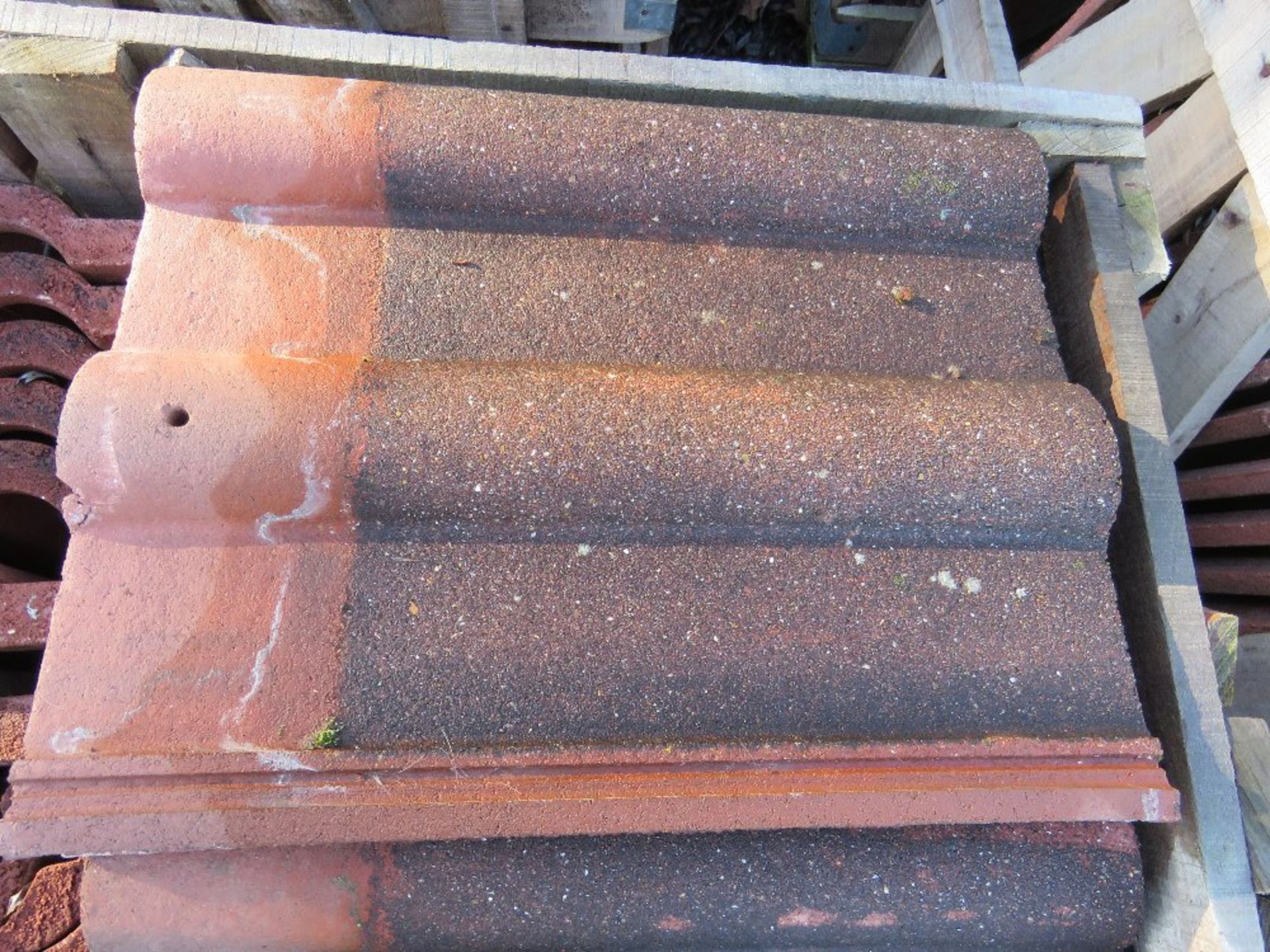 6 X STILLAGES OF REDLAND CONCRETE ROOF TILES, PRE USED. RECENTLY REMOVED FROM HOUSE BEING DEMOLISHED - Image 5 of 5