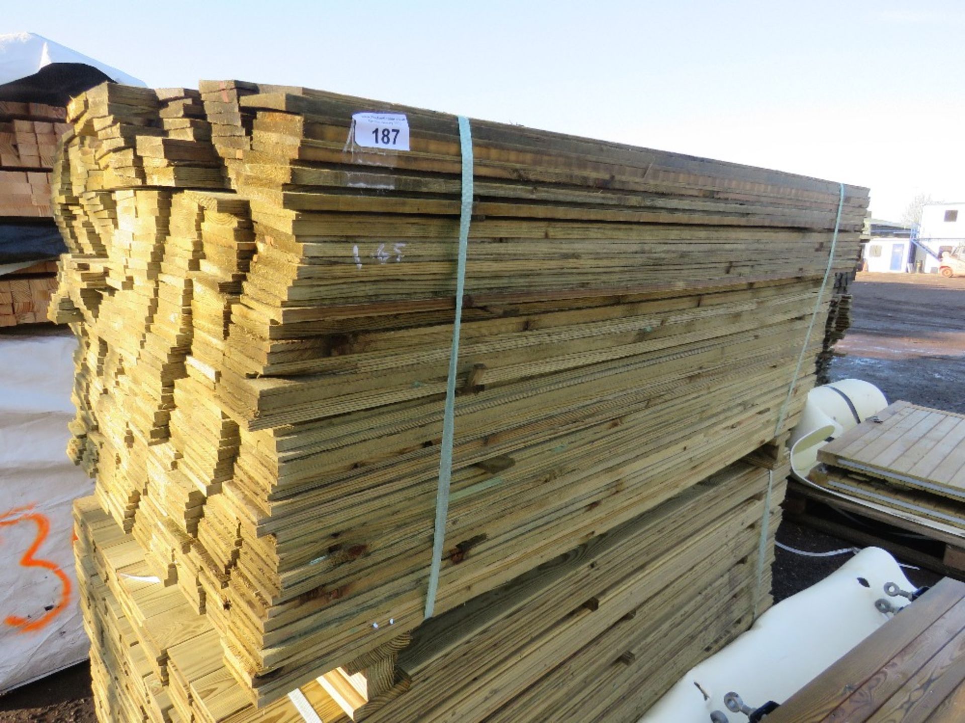 LARGE BUNDLE OF PRESSURE TREATED FEATHER EDGE TIMBER CLADDING: 1.65M LENGTH X 10CM WIDTH APPROX.