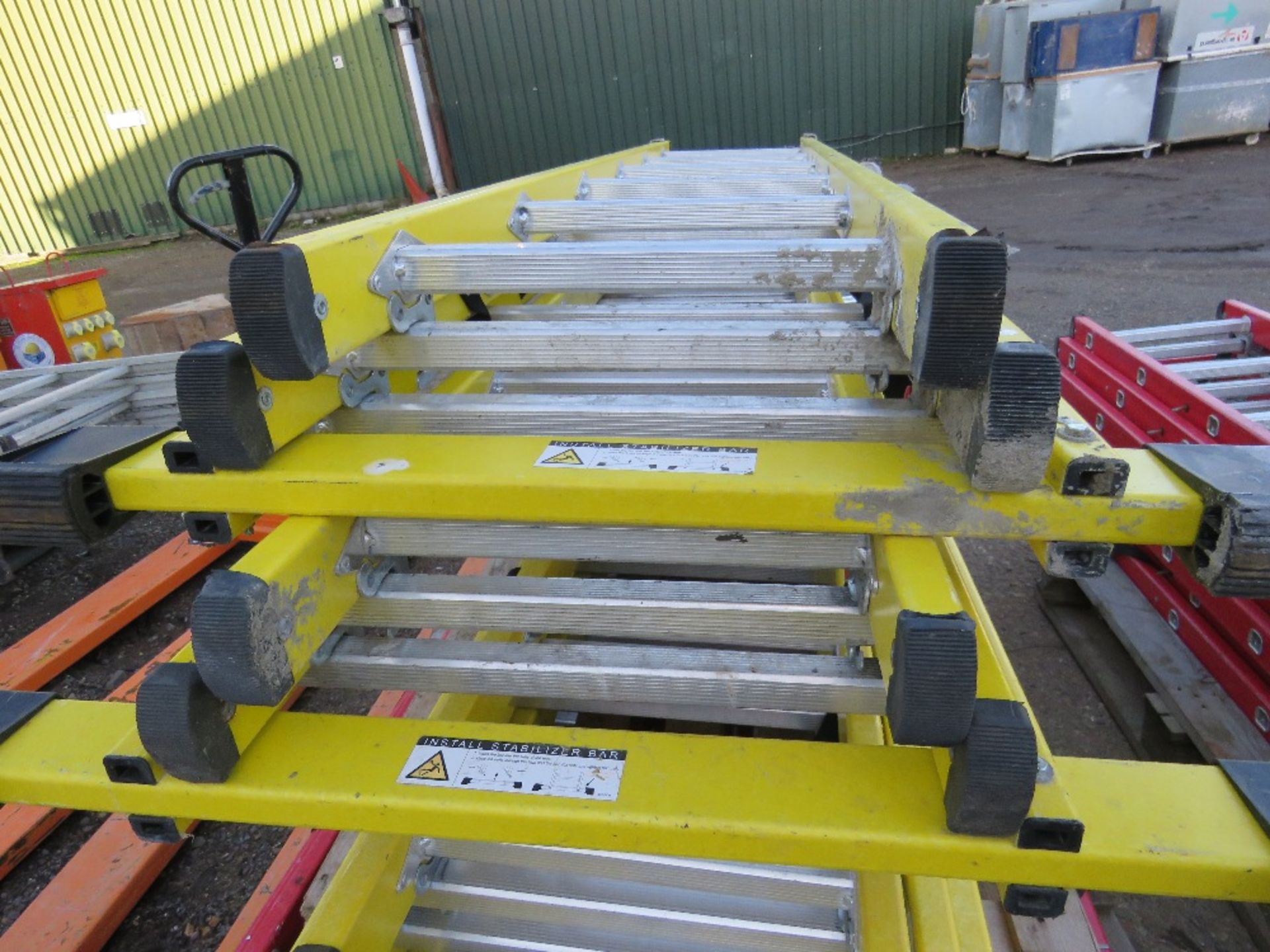 2 X YELLOW GRP 3 STAGE EXTENDING LADDERS. NO VAT ON HAMMER PRICE. - Image 2 of 3