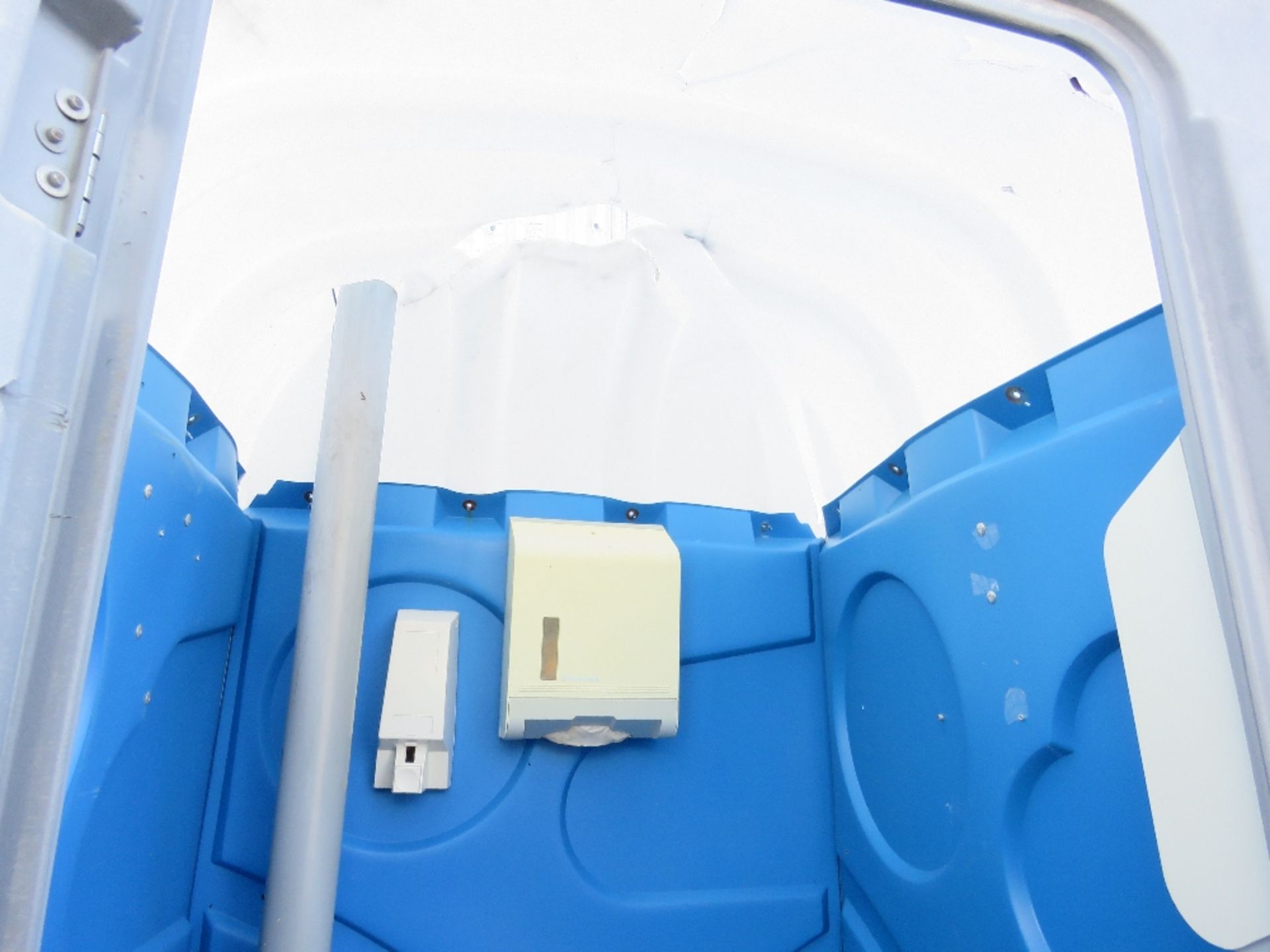 PORTABLE BUILDER'S TOILET. - Image 3 of 3
