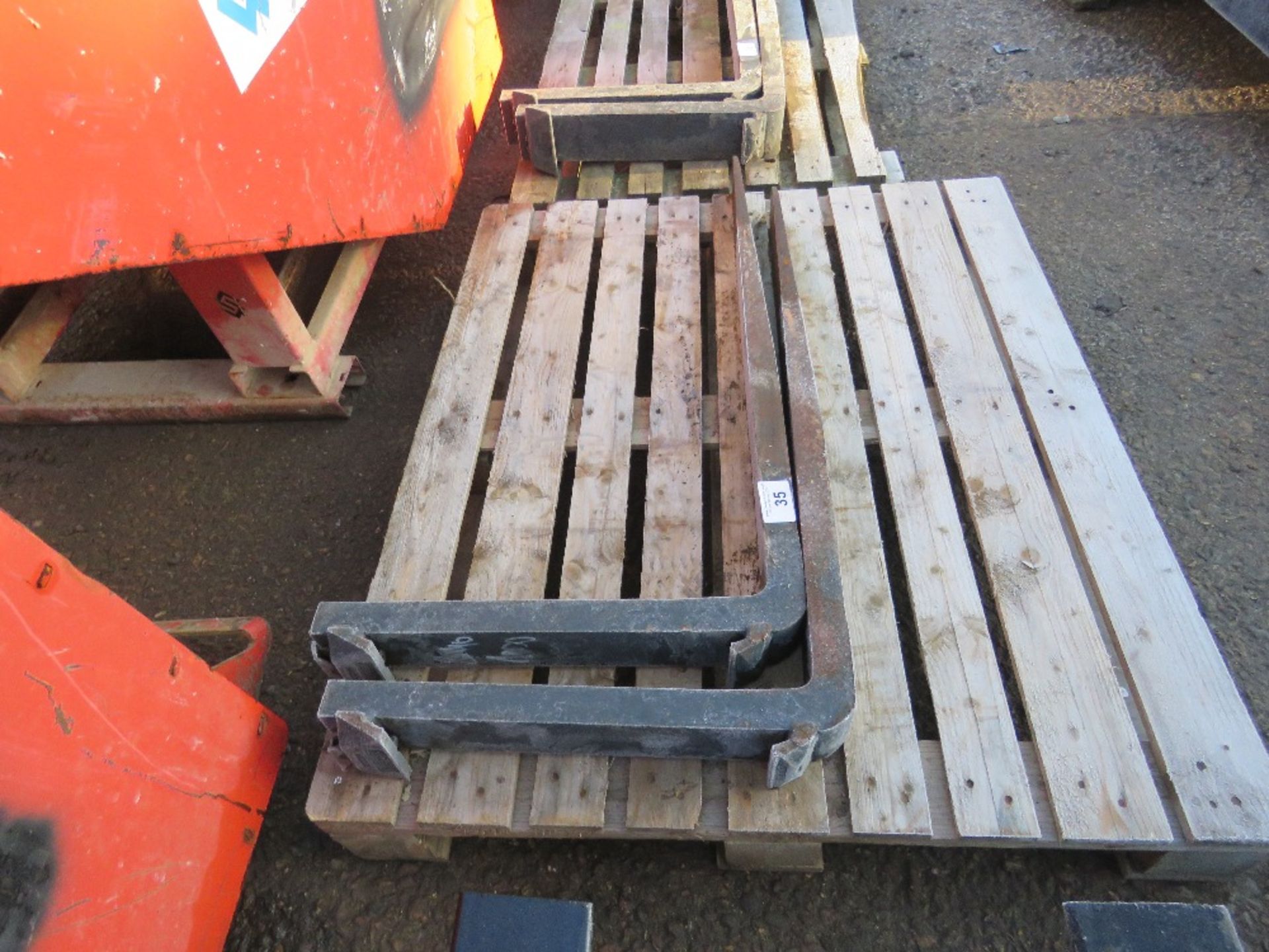 PAIR OF FORKLIFT TINES. - Image 2 of 2