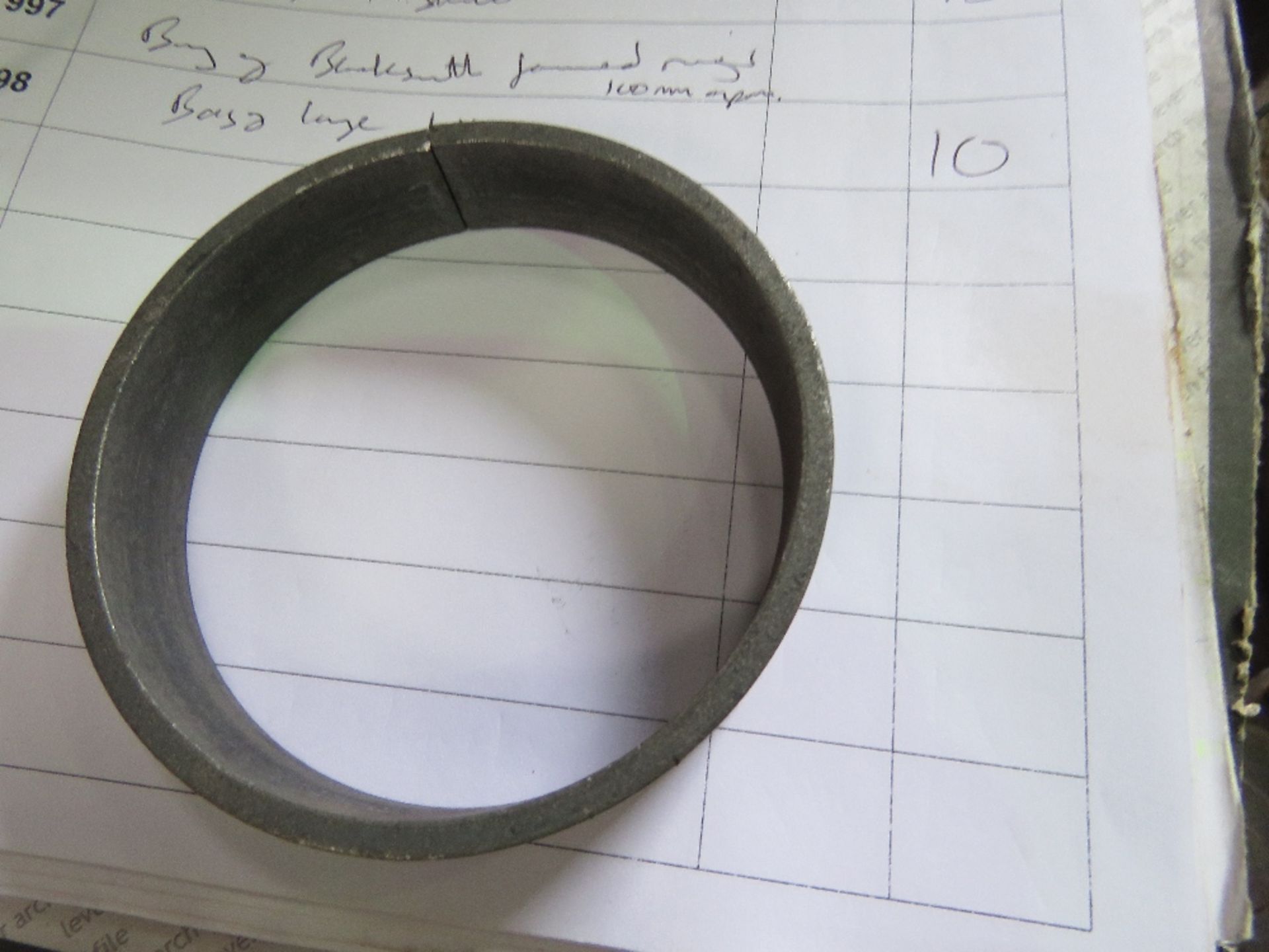 BAG OF BLACKSMITHS STEEL RINGS, 100MM DIAMETER APPROX.. SOURCED FROM DEPOT CLEARANCE. - Image 3 of 4