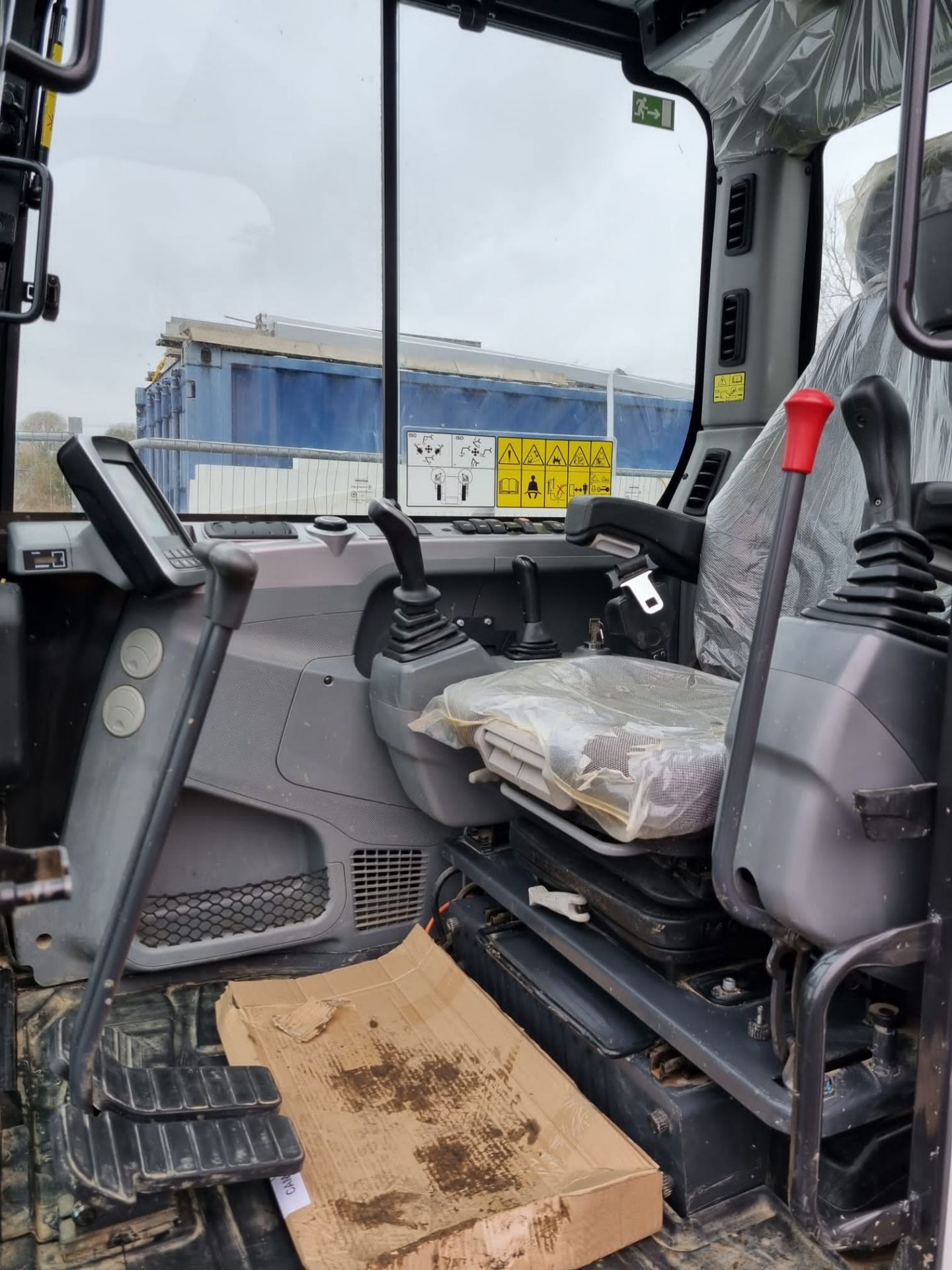 BOBCAT E85 RUBBER TRACKED EXCAVATOR YEAR 2018 BUILD, 395 REC HOURS. OWNED BY VENDOR FROM NEW. PURCHA - Image 6 of 13