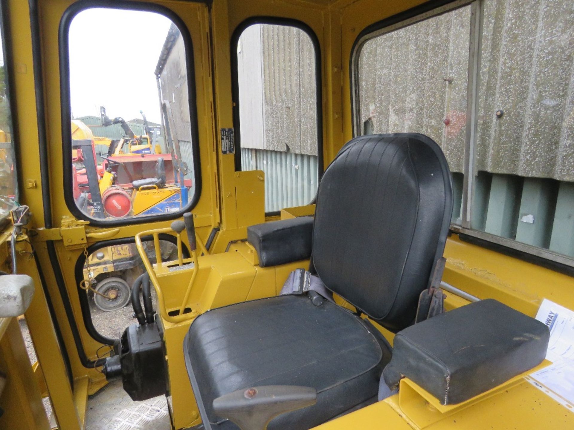 CATERPILLAR 931B TRACKED LOADING SHOVEL. - Image 6 of 7