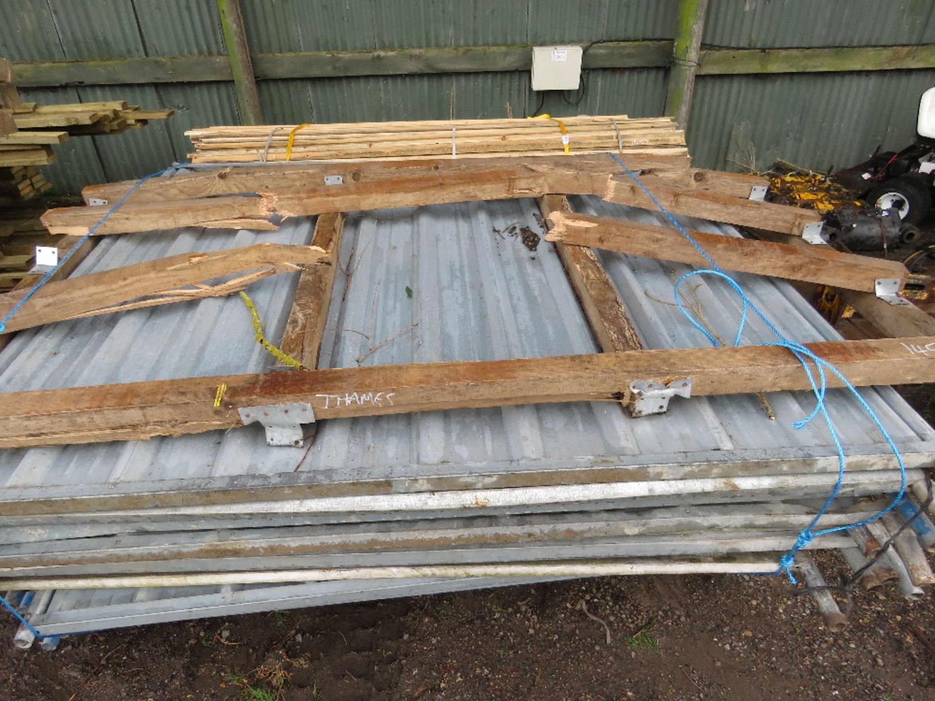 STACK OF SOLID TEMPORARY SITE PANELS, 6FT HEIGHT X 7FT WIDTH APPROX. 22NO IN TOTAL APPROX. - Image 3 of 4