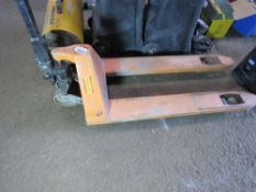 PALLET TRUCK. WHEN TESTED WAS SEEN TO LIFT AND LOWER.