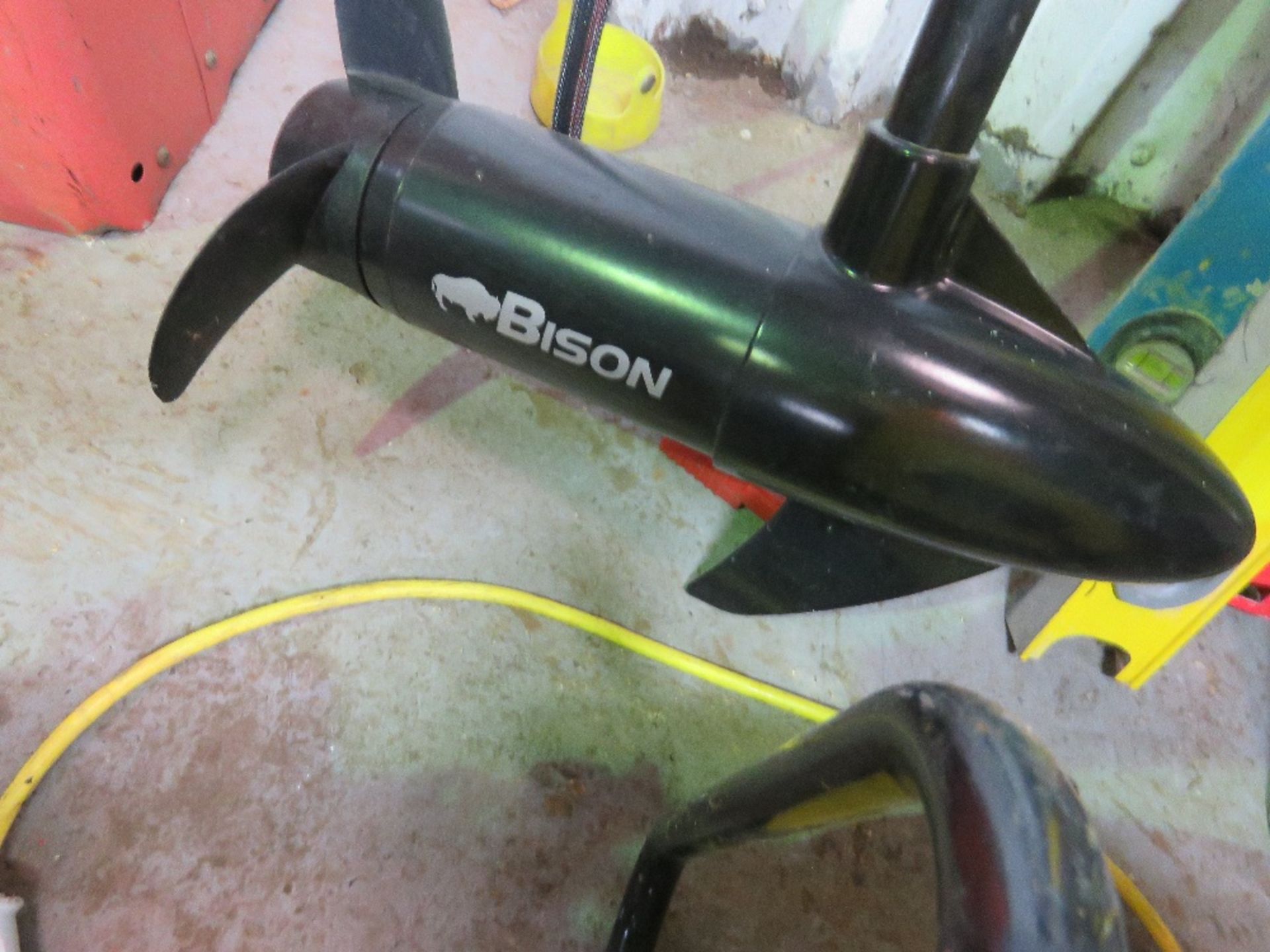 BISON BATTERY POWERED OUTBOARD MOTOR, UNTESTED. THIS LOT IS SOLD UNDER THE AUCTIONEERS MARGIN SCHEME - Image 2 of 3