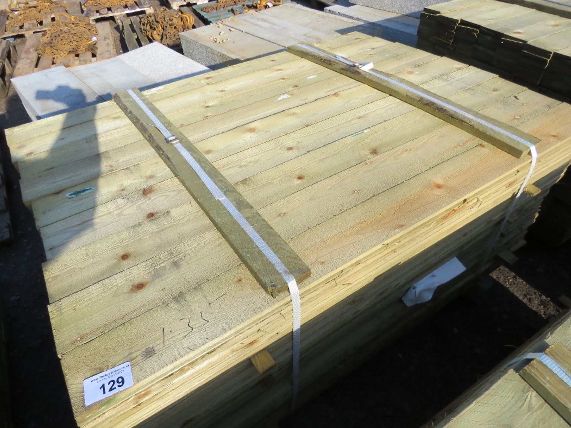 LARGE PACK OF PRESSURE TREATED FEATHER EDGE CLADDING TIMBER. LENGTH 1.35M X 100MM WIDTH APPROX. - Image 3 of 3