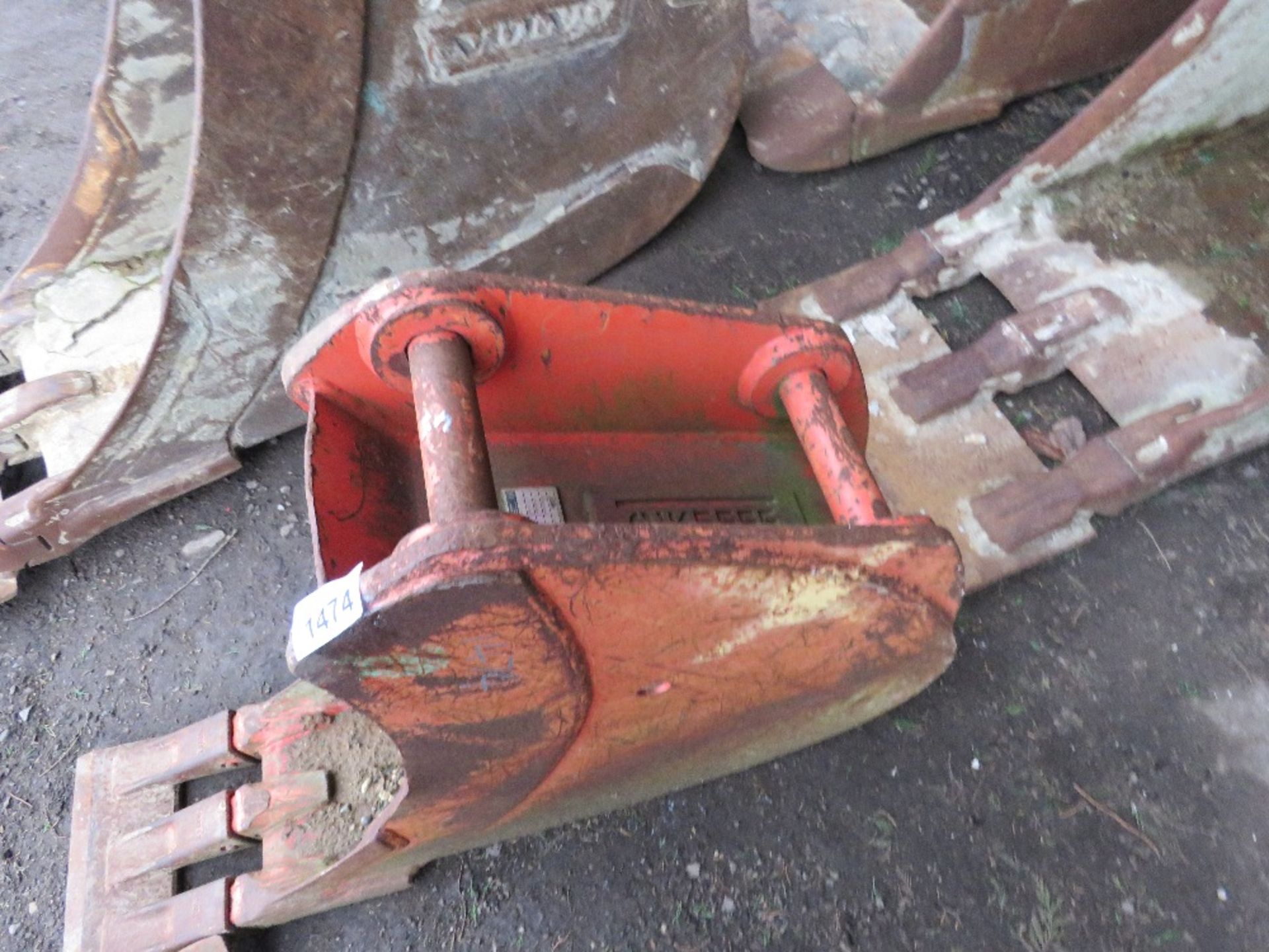 MILLER EXCAVATOR BUCKET ON 45MM PINS, 300MM WIDTH APPROX. DIRECT FROM LOCAL CONSTRUCTION COMPAN - Image 2 of 3