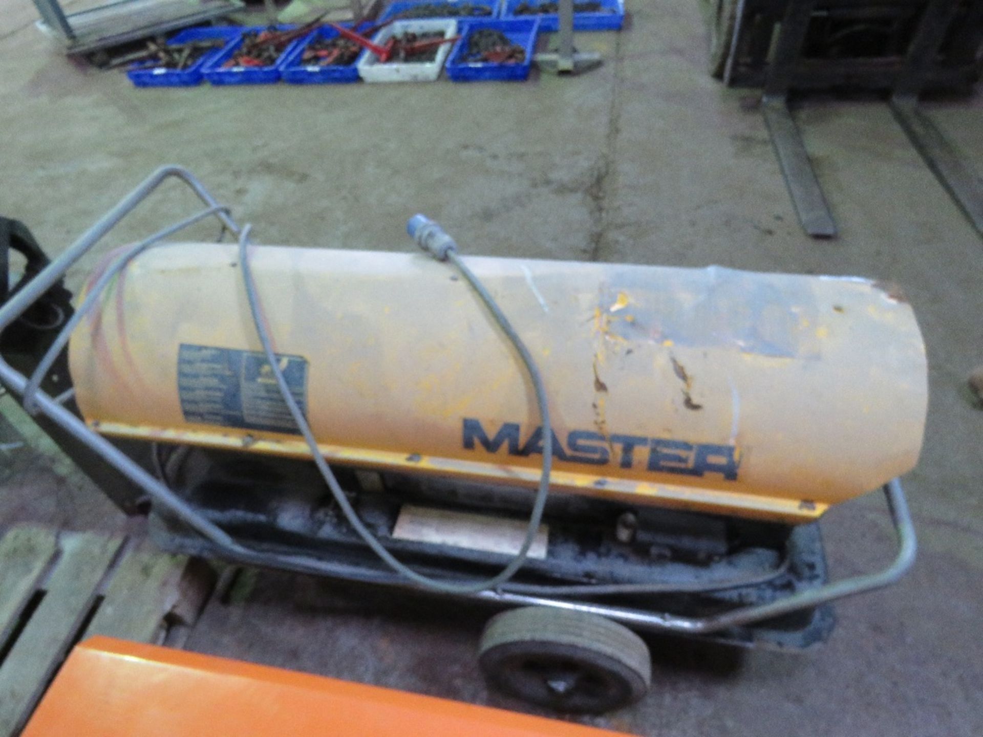 MASTER 240VOLT POWERED DIESEL TYPE SPACE HEATER. - Image 3 of 3