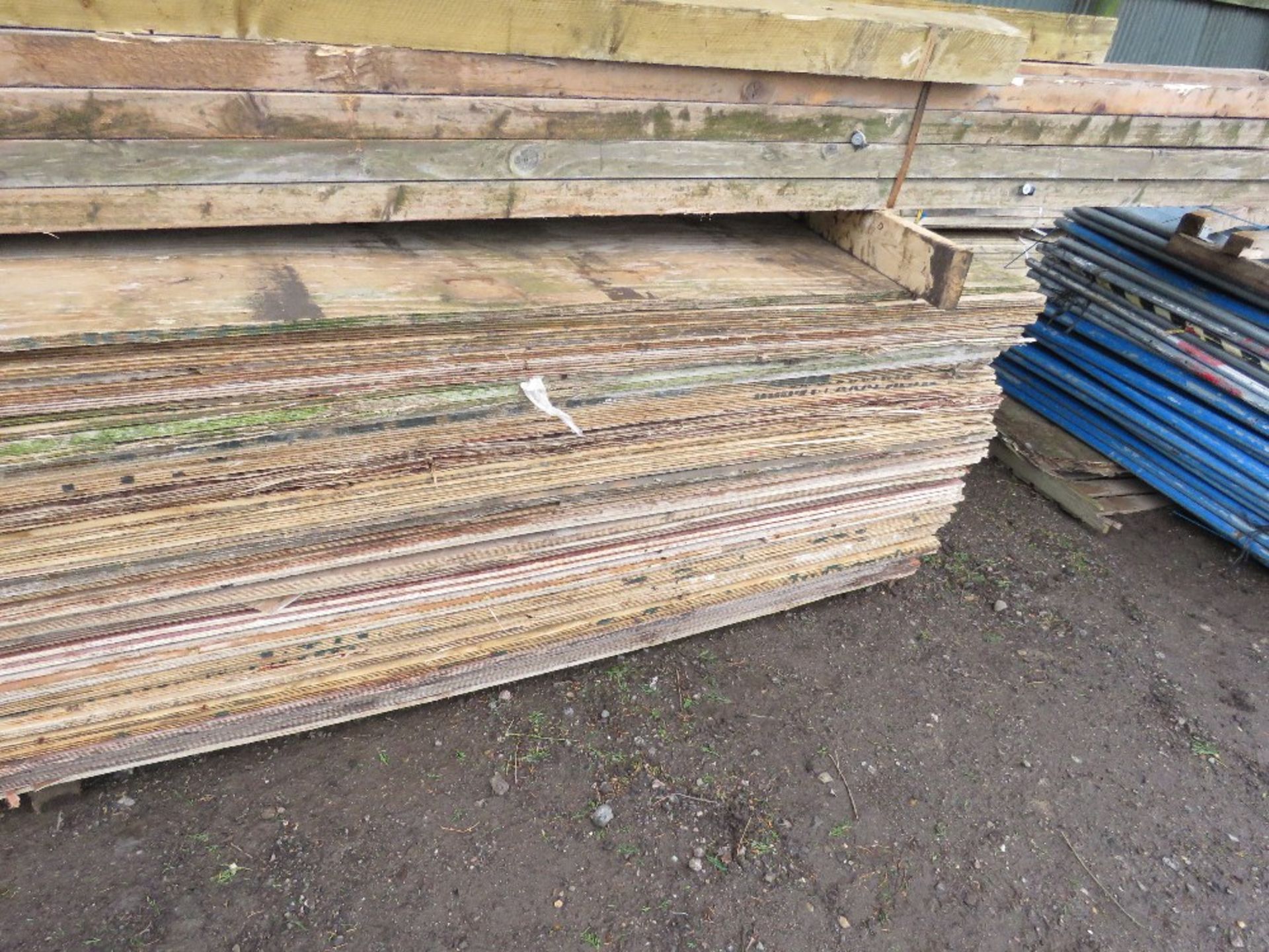 STACK OF APPROXIMATELY 54NO ASSORTED TIMBER SHEETS, MAJORITY APPEAR TO BE PLYWOOD, PRE USED. THIS LO - Image 4 of 4