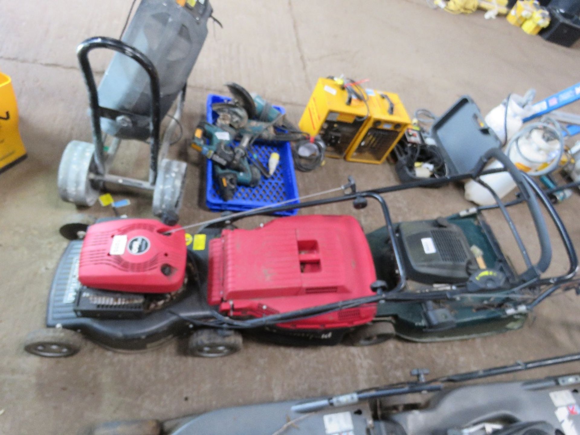 MOUNTFIELD MOWER WITH A BOX. - Image 2 of 3