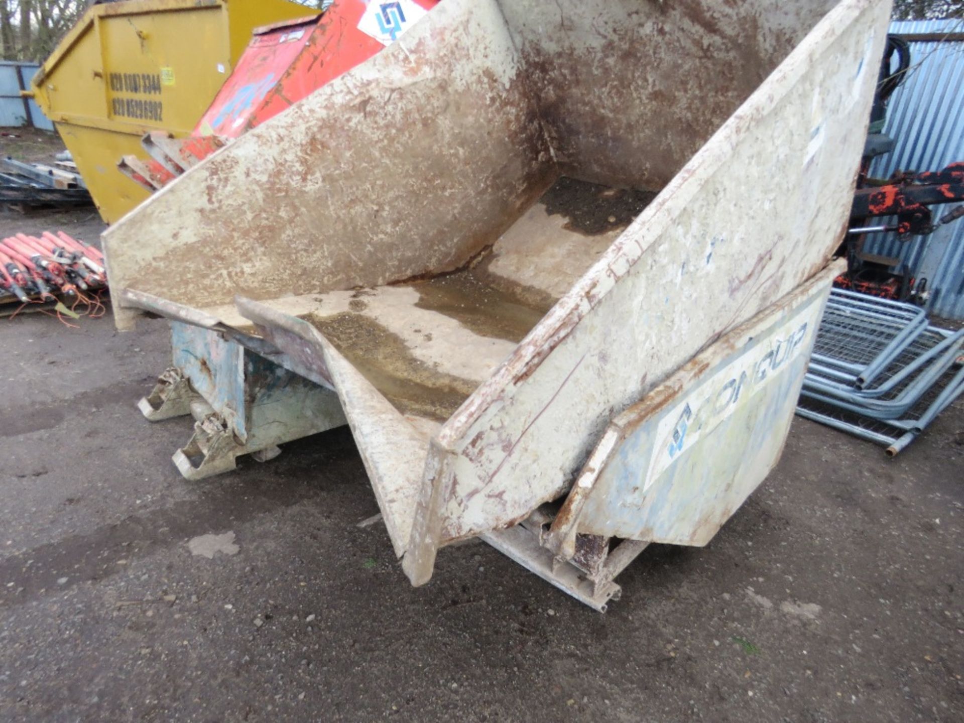4 X SECOND GRADE TELEHANDLER TIP SKIPS, THIS LOT IS SOLD UNDER THE AUCTIONEERS MARGIN SCHEME, THERE - Image 5 of 6