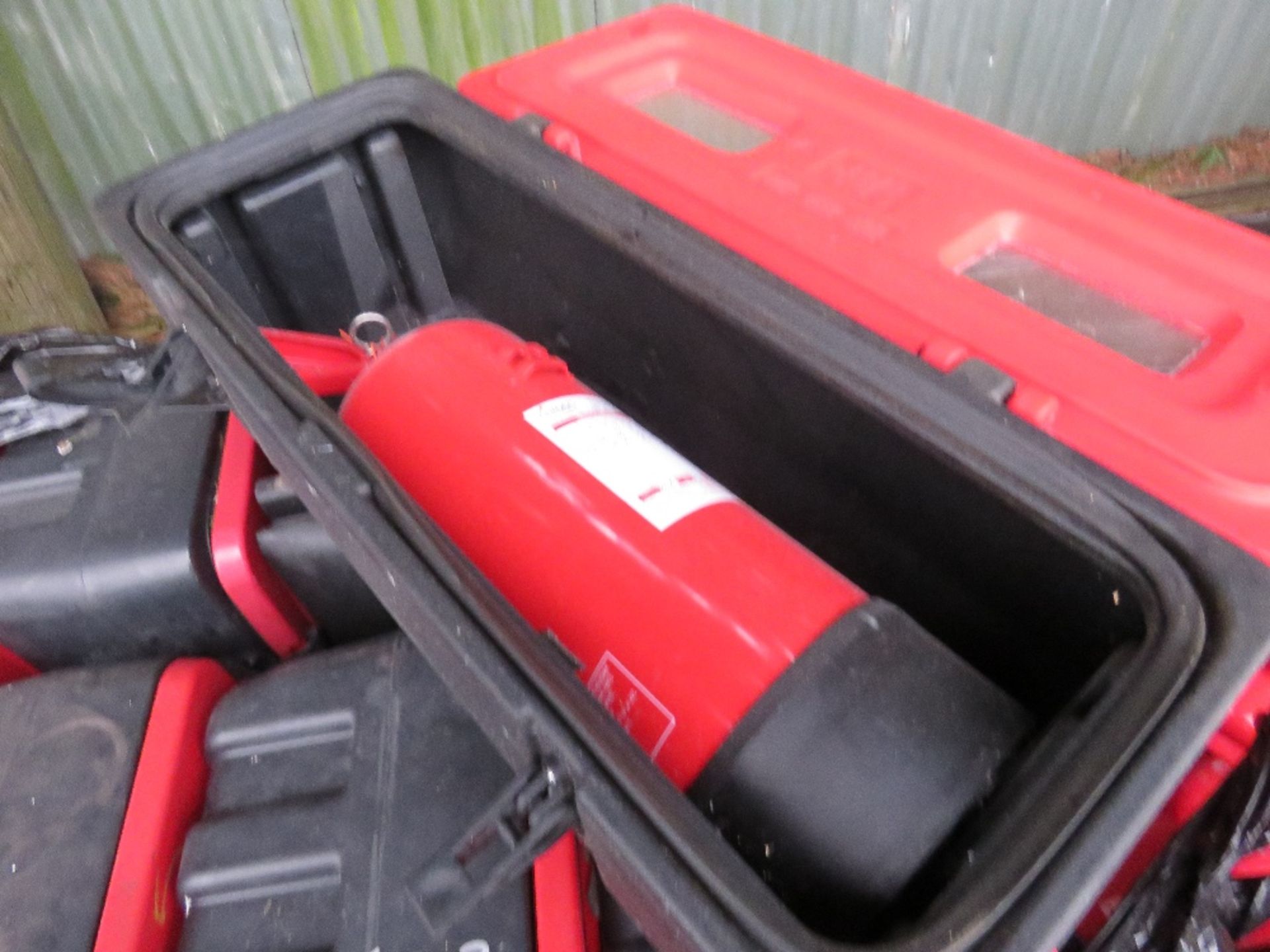 PALLET CONTAINING 11 X FIRE EXTINGUISHER BOXES WITH EXTINGUISHERS INSIDE PLUS 5 EXTRA EXTINGUISHERS. - Image 3 of 4
