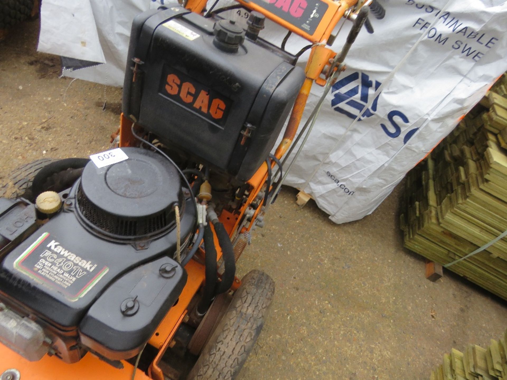 SCAG ZERO TURN PEDESTRIAN MOWER. BEEN IN STORAGE FOR OVER 3 YEARS, RAN AND DROVE WHEN PUT INTO STORE - Image 3 of 5