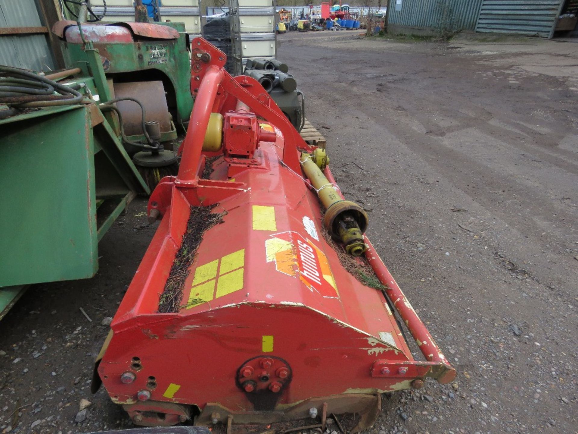 HUMUS A220 FRONT MOUNTED FLAIL MOWER, YEAR 2012, 2.2M WIDE. SOURCED FROM A LOCAL FARM HAVING CHANGED - Image 3 of 5