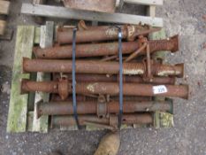 11 X SHORT REACH TRENCH PROPS. THIS LOT IS SOLD UNDER THE AUCTIONEERS MARGIN SCHEME, THEREFORE NO VA