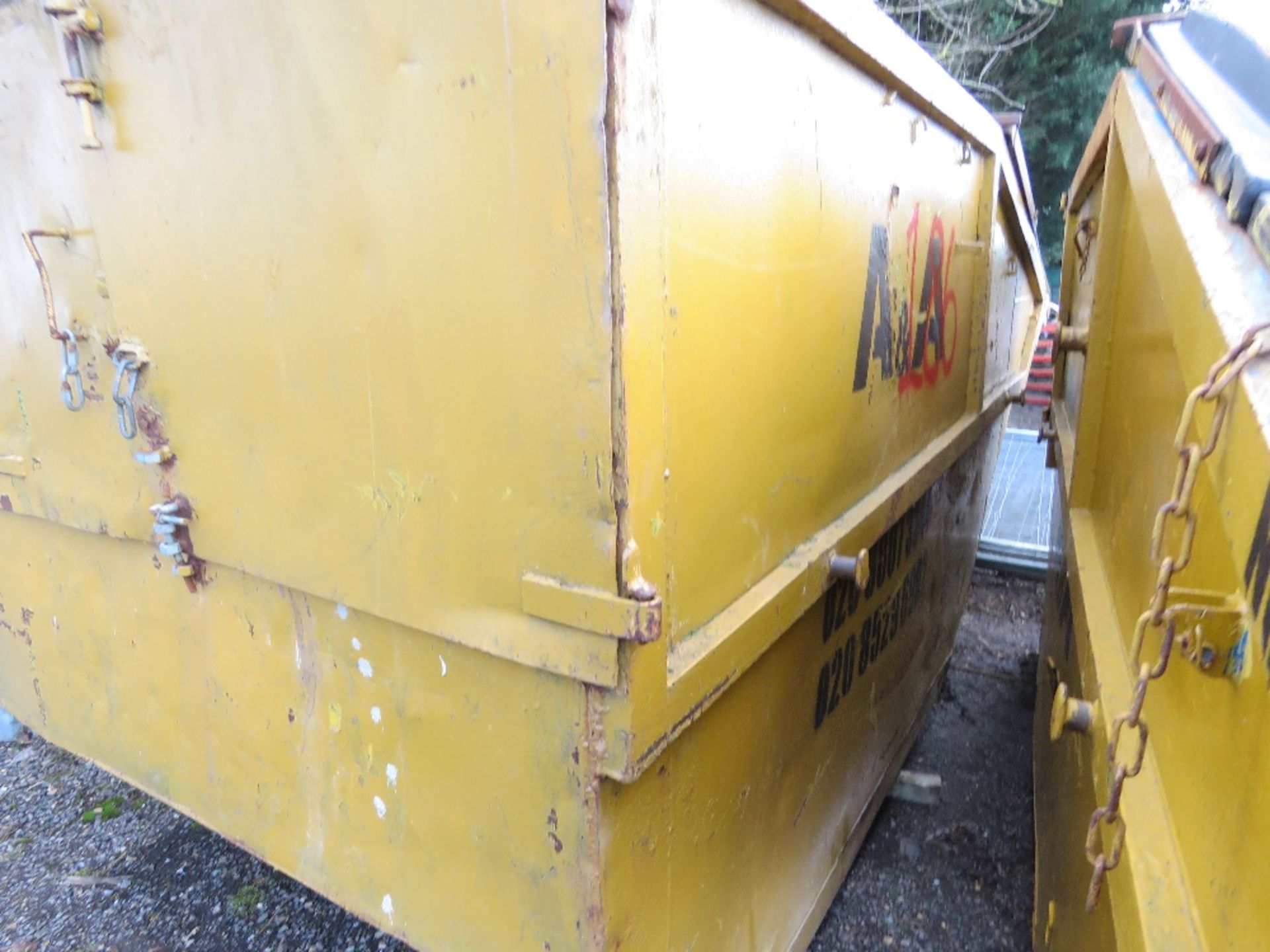 LARGE SIZED ENCLOSED CHAIN LIFT WASTE SKIP. - Image 3 of 5