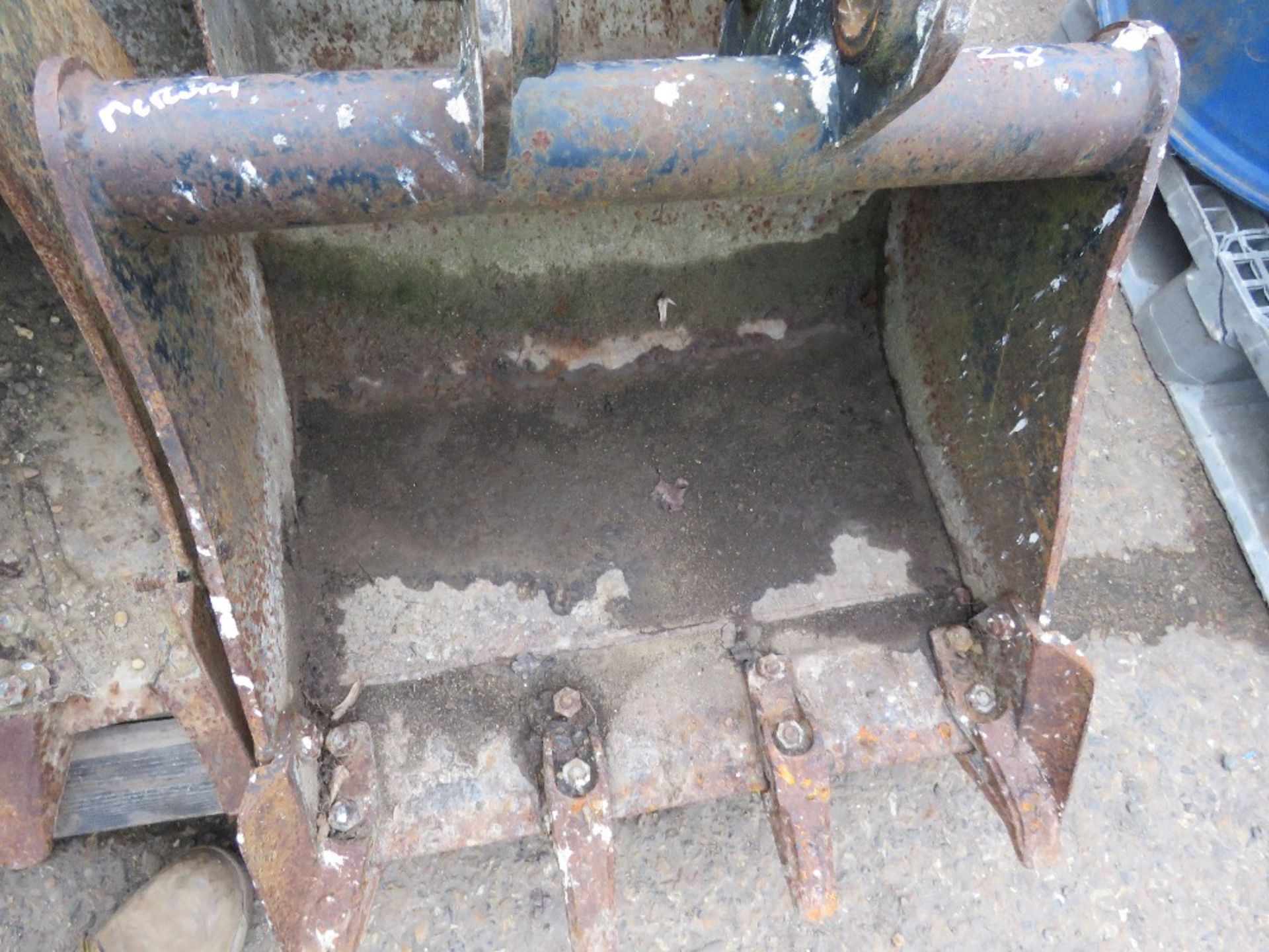 SET OF 3 X EXCAVATOR BUCKETS ON 35MM PINS. - Image 3 of 4