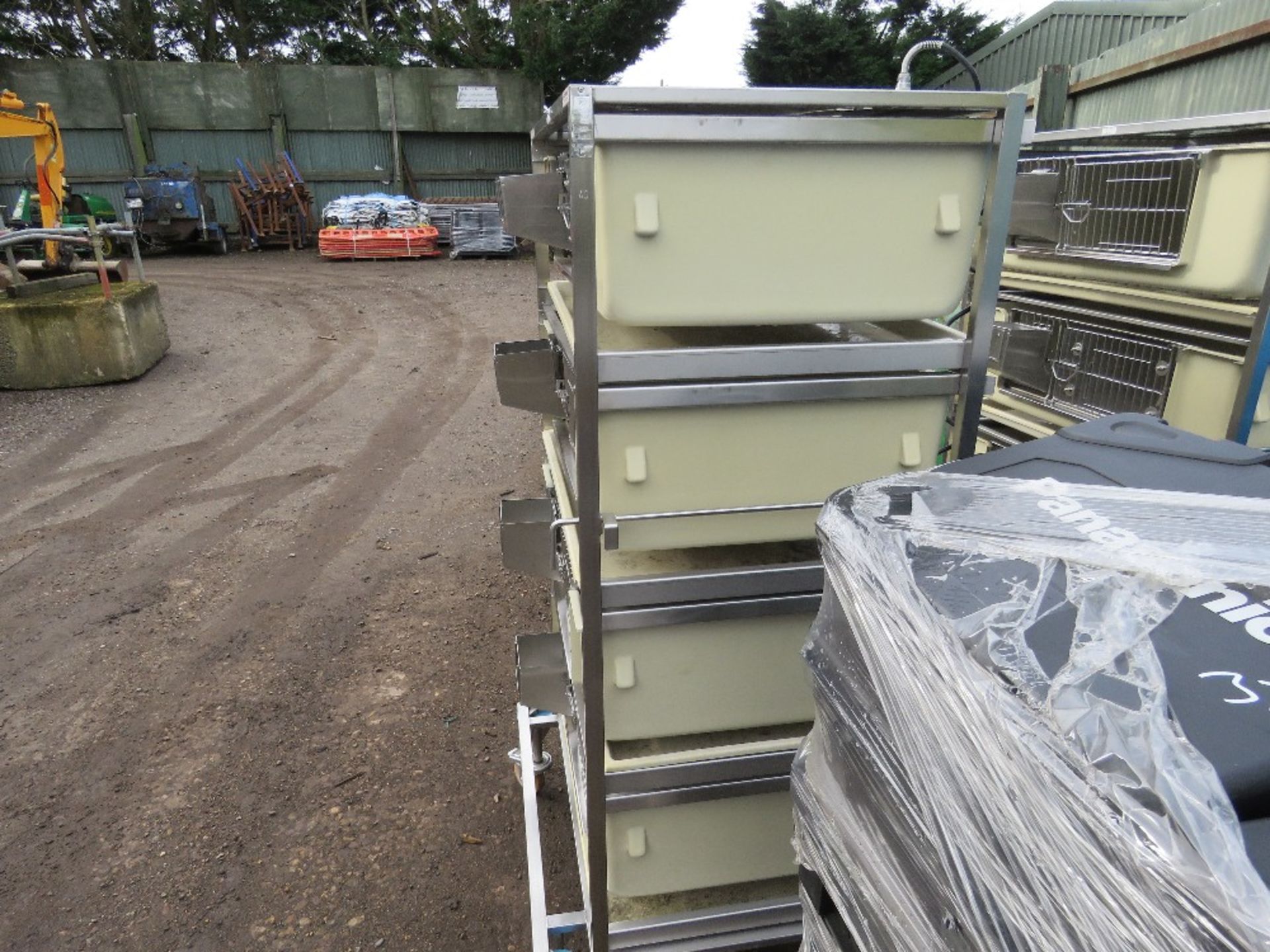 TECNIPLAST WHEELED STAINLESS STEEL TROLLEY FRAME CONTAINING 4 X VETINARY ANIMAL CAGES, LITTLE SIGNS - Image 2 of 3