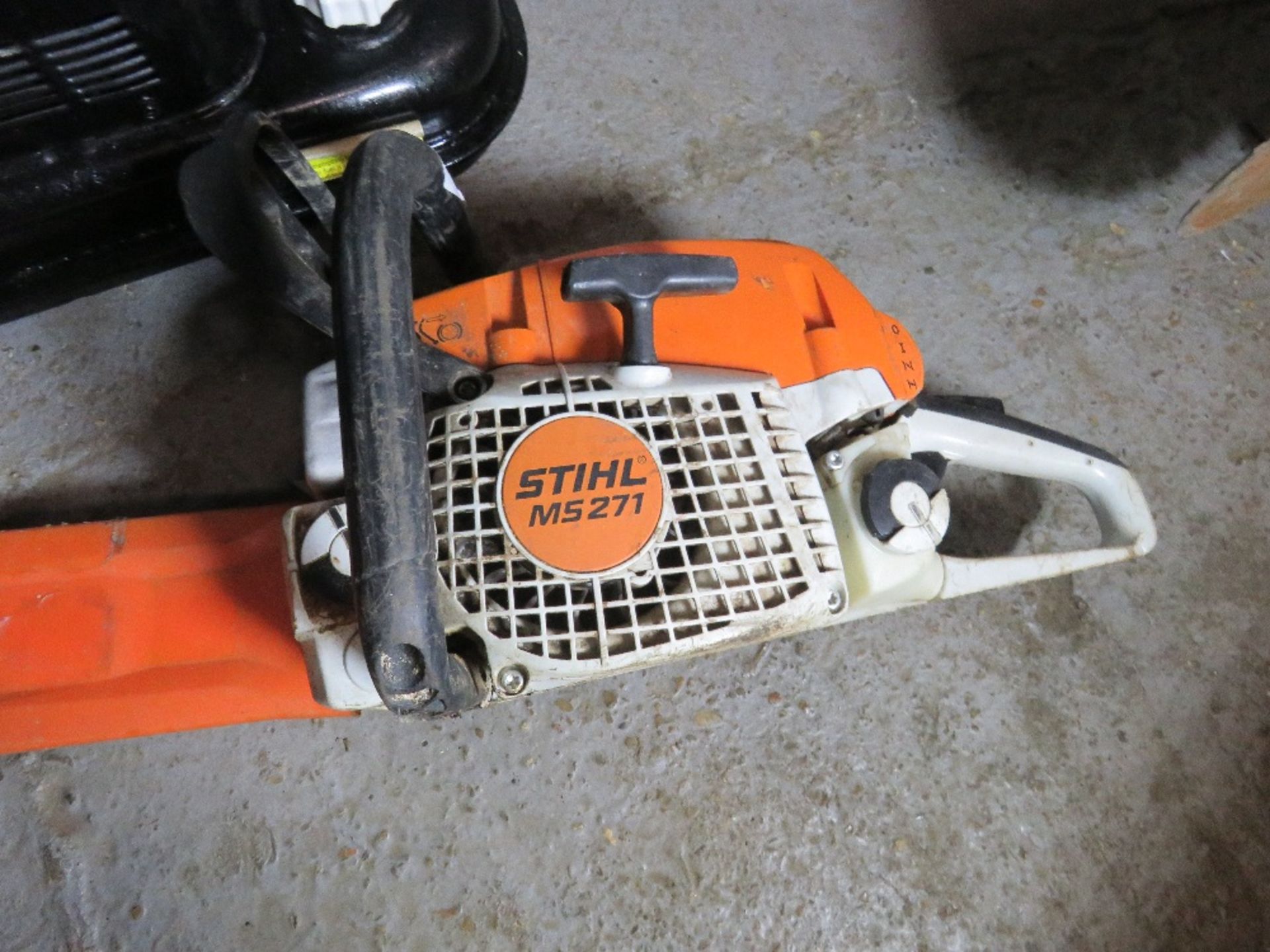 STIHL MS271 PETROL CHAINSAW. THIS LOT IS SOLD UNDER THE AUCTIONEERS MARGIN SCHEME, THEREFORE NO VAT