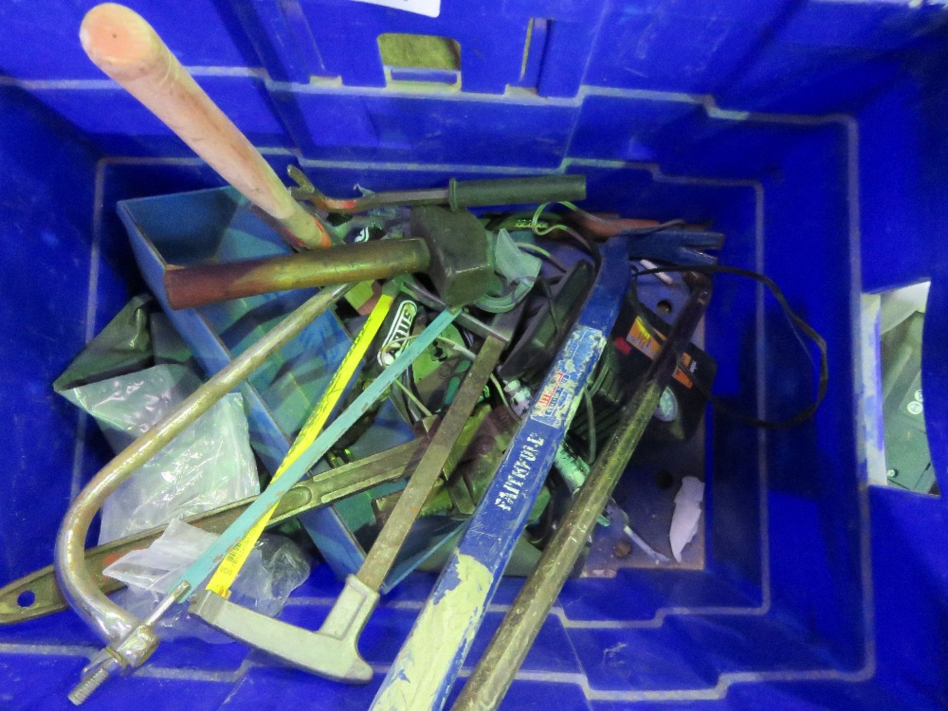 BOX OF ASSORTED HAND TOOLS.