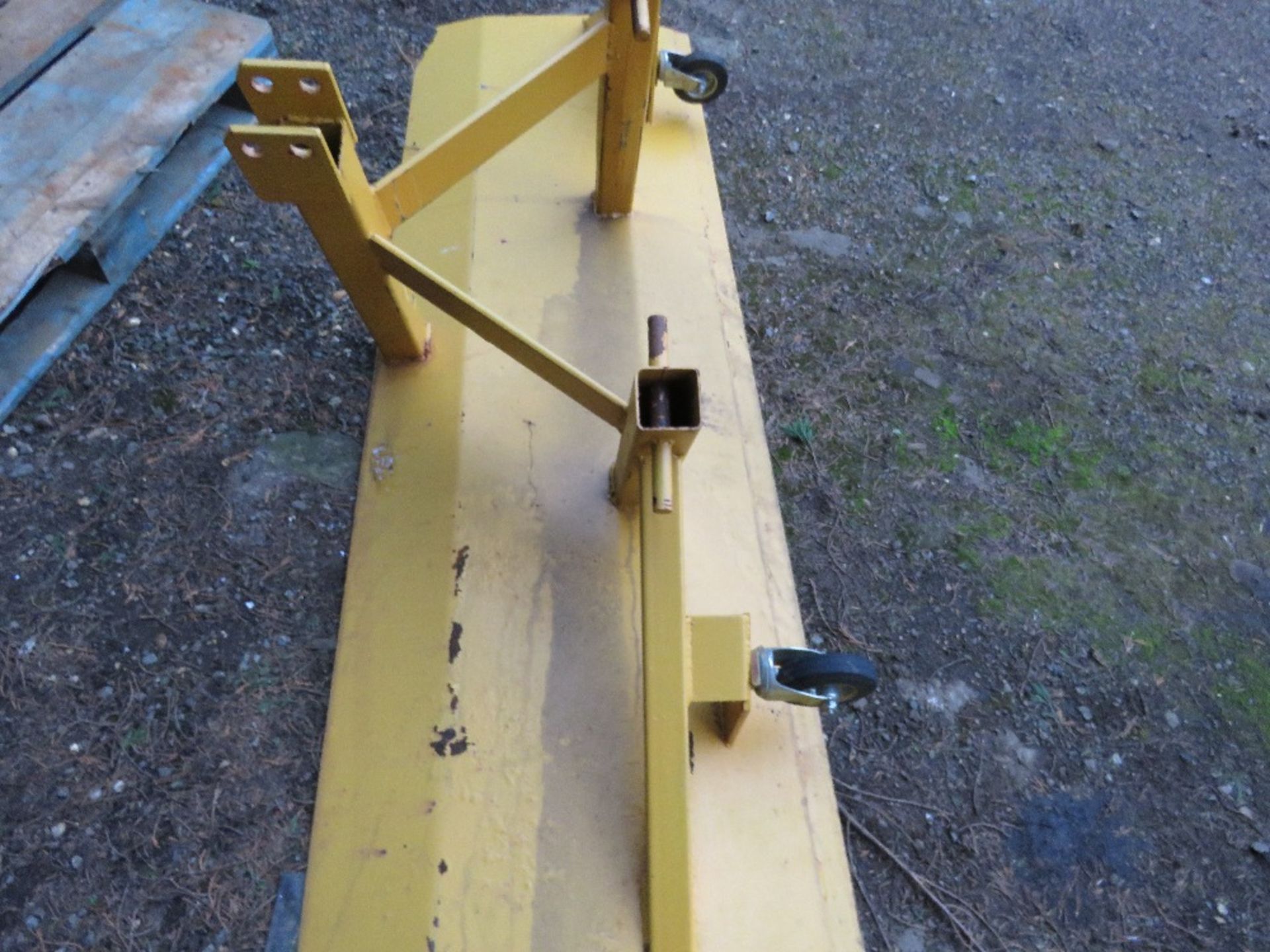 TRACTOR 3 POINT LINKAGE MOUNTED SNOW PLOUGH 7FT WIDE APPROX. - Image 2 of 2