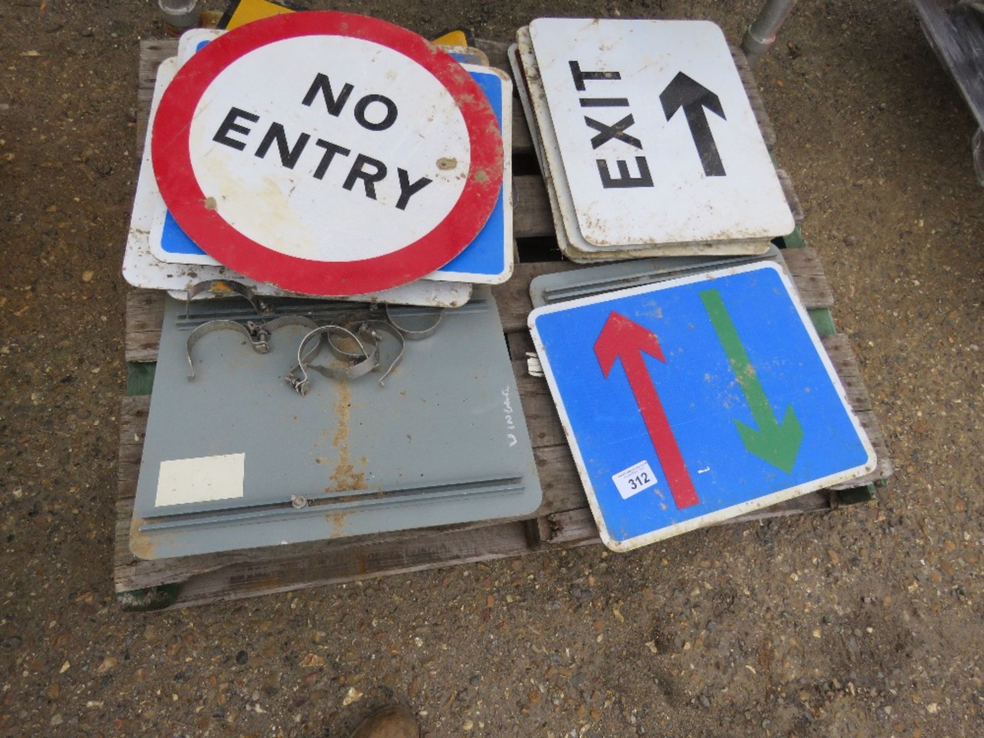 PALLET CONTAINING ASSORTED ROAD/SITE SIGNS. THIS LOT IS SOLD UNDER THE AUCTIONEERS MARGIN SCHEME, TH