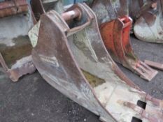 VOLVO EXCAVATOR BUCKET ON 80MM PINS, 600MM WIDTH APPROX. DIRECT FROM LOCAL CONSTRUCTION COMPANY