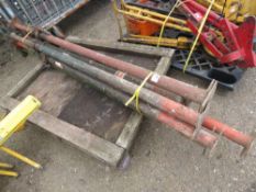 8 X ACROW TYPE SUPPORT PROPS. THIS LOT IS SOLD UNDER THE AUCTIONEERS MARGIN SCHEME, THEREFORE NO VAT