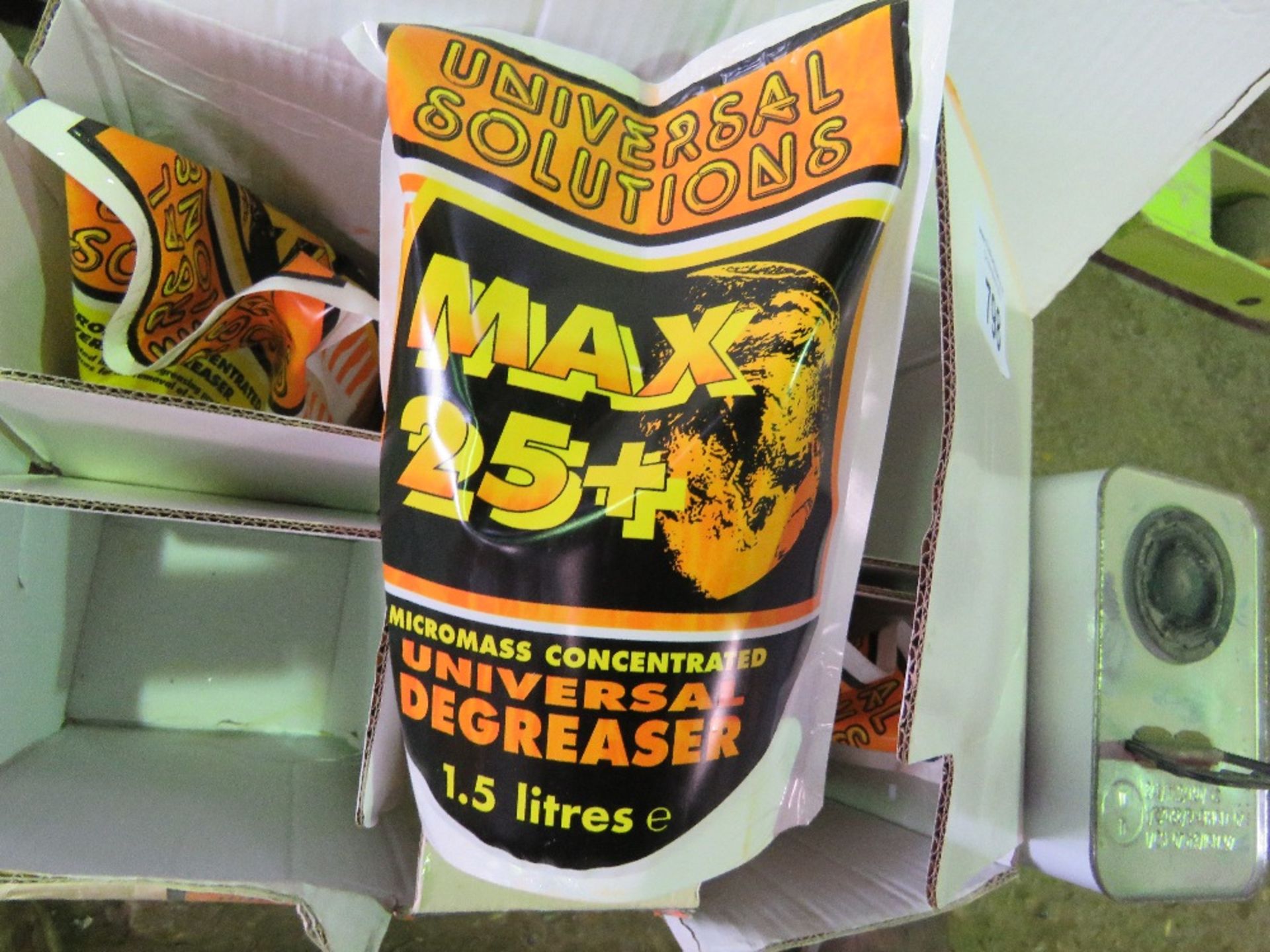 QUANTITY OF DEGREASING PRODUCTS. - Image 2 of 3