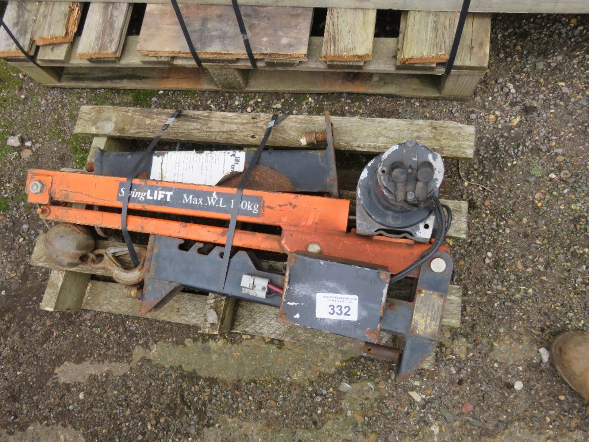 SWING LIFT 150KG RATED MINI CRANE. THIS LOT IS SOLD UNDER THE AUCTIONEERS MARGIN SCHEME, THEREFORE N