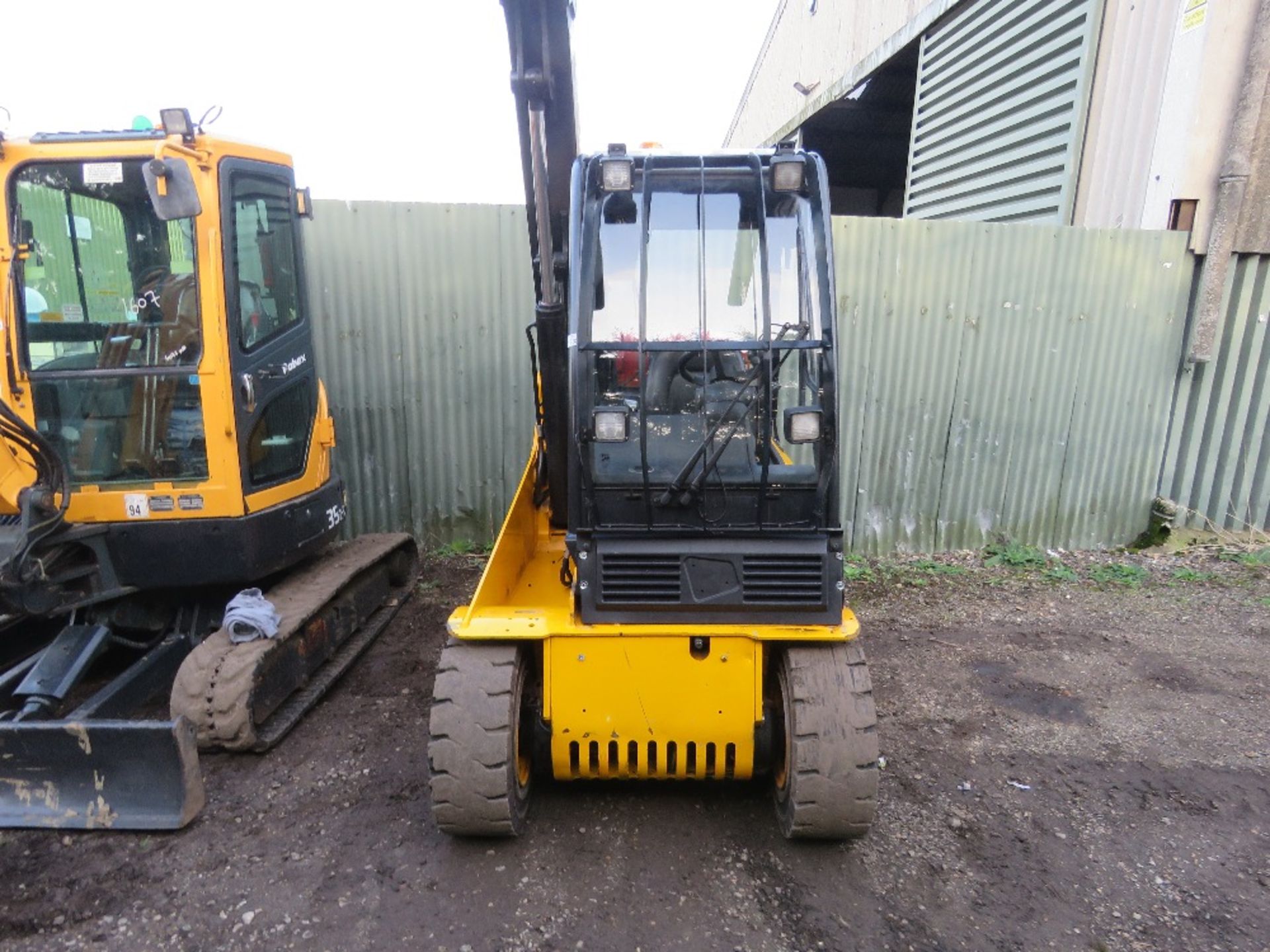 JCB 30G TELETRUK, YEAR 2012, GAS POWERED TELESCOPIC HANDLER, 3TONNE LIFT. SN:JCBTLT30J01540905. SOUR - Image 2 of 17