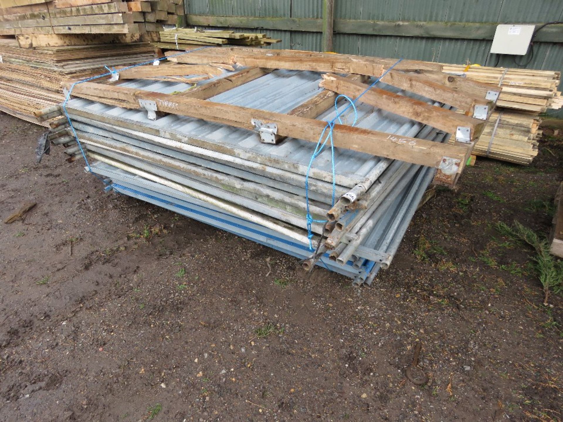 STACK OF SOLID TEMPORARY SITE PANELS, 6FT HEIGHT X 7FT WIDTH APPROX. 22NO IN TOTAL APPROX. - Image 2 of 4