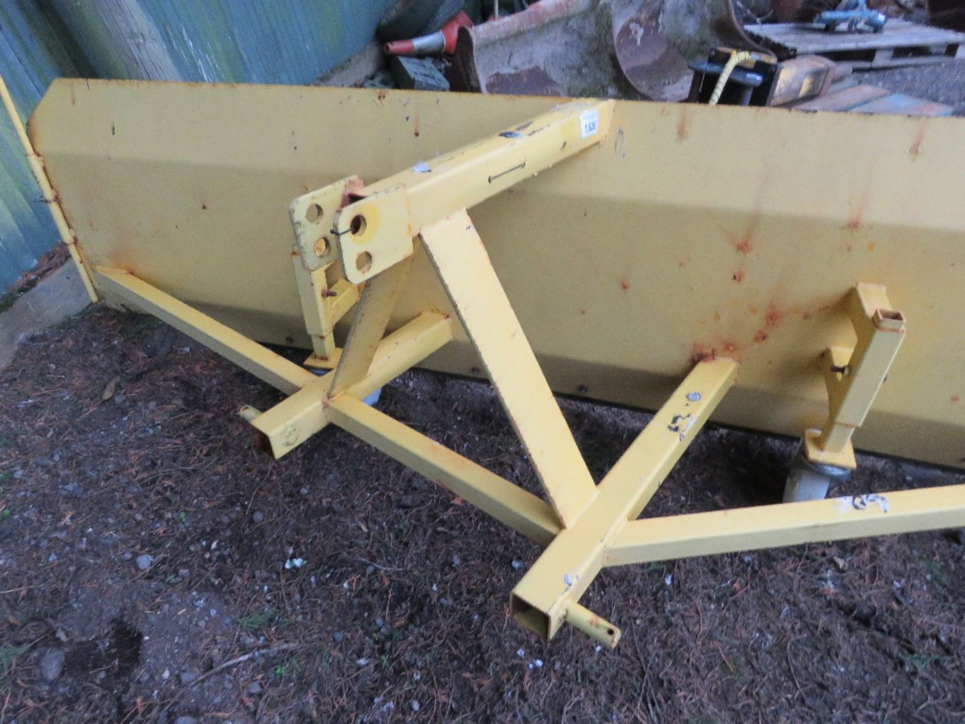 TRACTOR 3 POINT LINKAGE MOUNTED SNOW PLOUGH 9FT WIDE APPROX. - Image 2 of 3