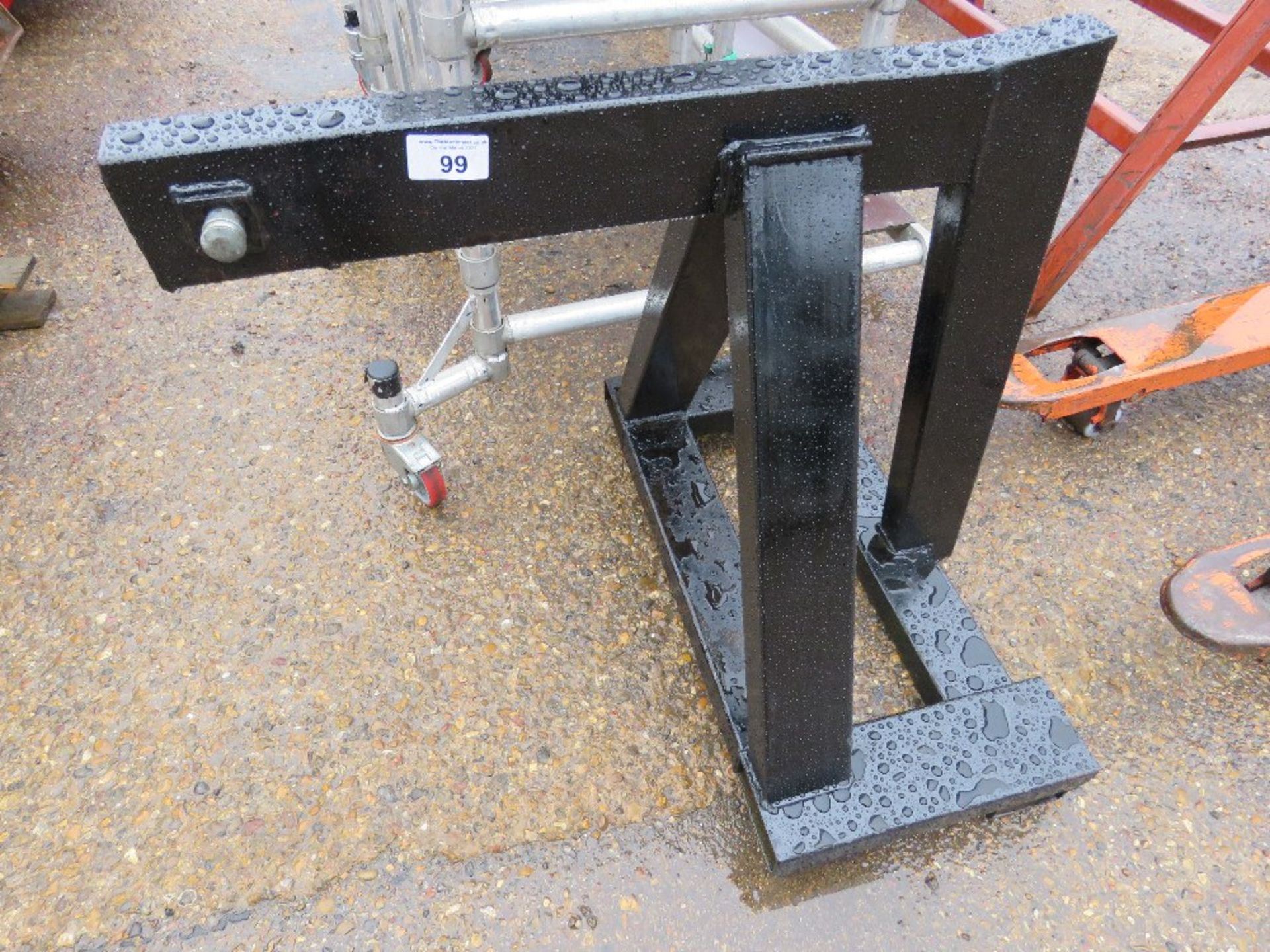 FORKLIFT JIB UNIT, REQUIRES A HOOK.