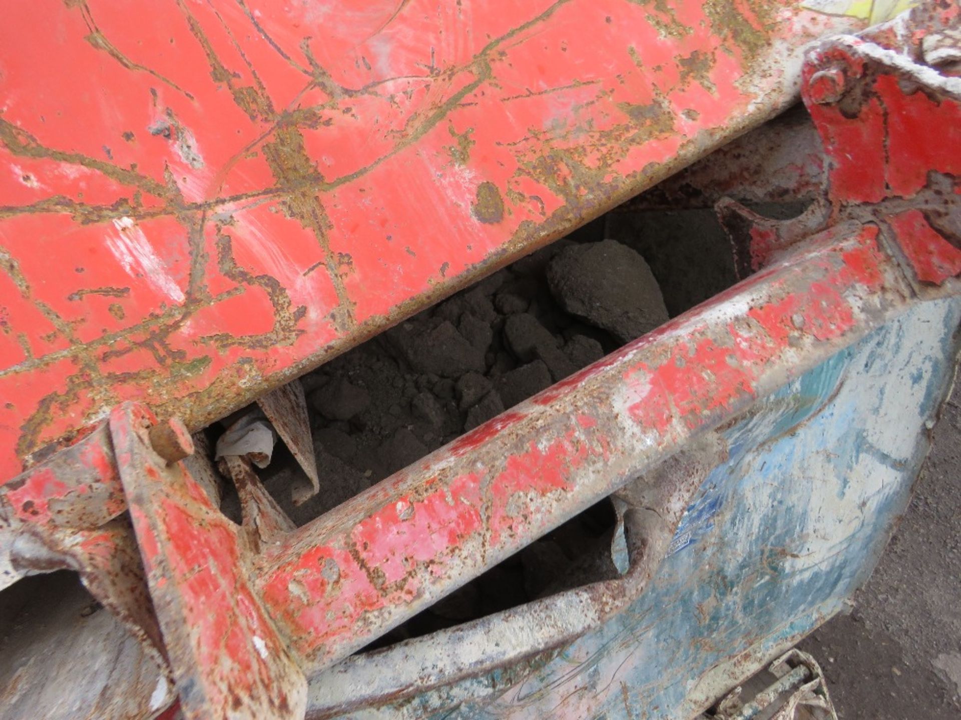 4 X SECOND GRADE TELEHANDLER TIP SKIPS, THIS LOT IS SOLD UNDER THE AUCTIONEERS MARGIN SCHEME, THERE - Image 2 of 6