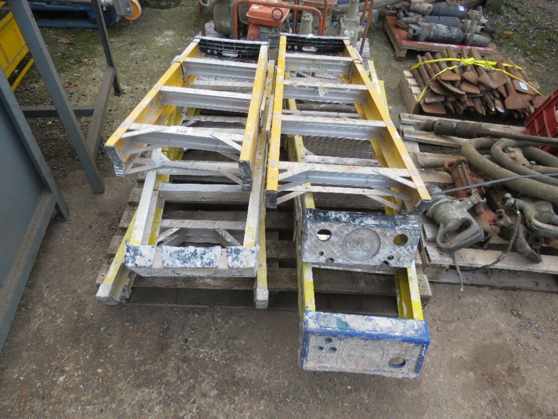 6 X SHORT GRP LADDERS.SOURCED FROM COMPANY CLOSURE. THIS LOT IS SOLD UNDER THE AUCTIONEERS MARGIN SC