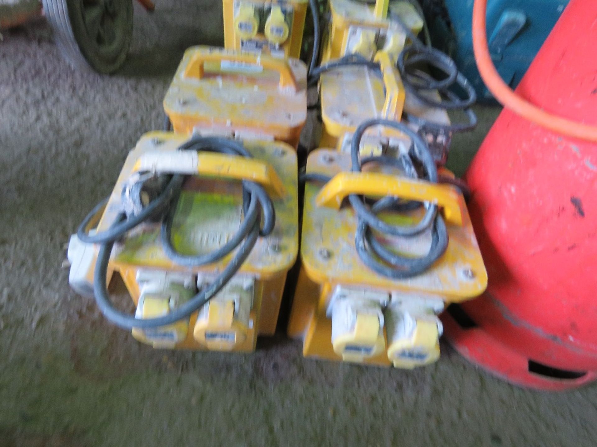 4 X 110VOLT TRANSFORMERS. SOURCED FROM COMPANY LIQUIDATION. THIS LOT IS SOLD UNDER THE AUCTIONEERS - Bild 2 aus 2